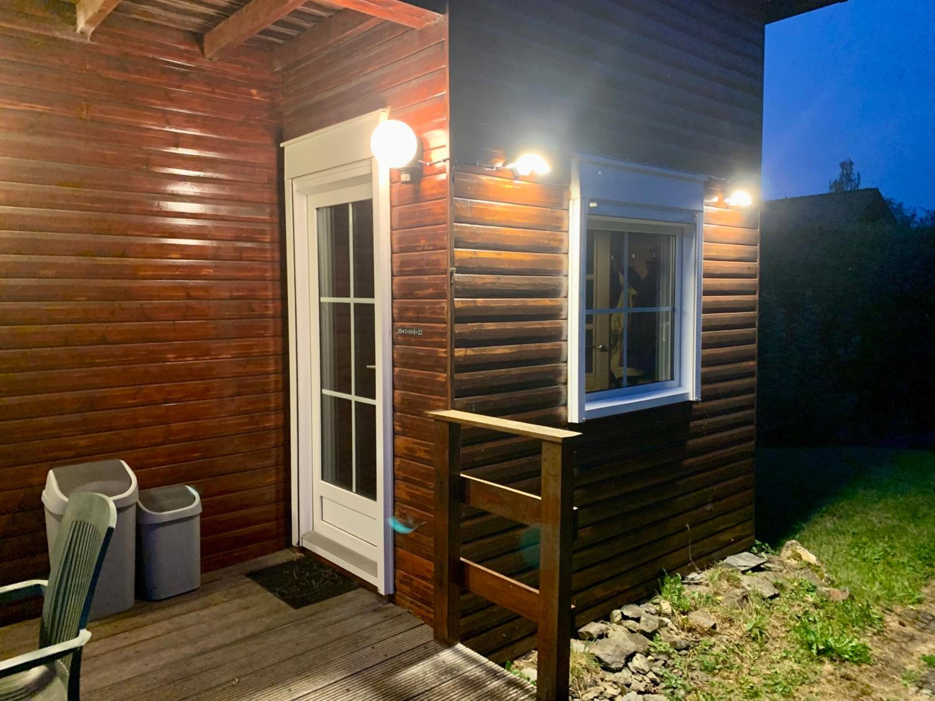 Cosy Sjalay near the lake for 6-8 persons