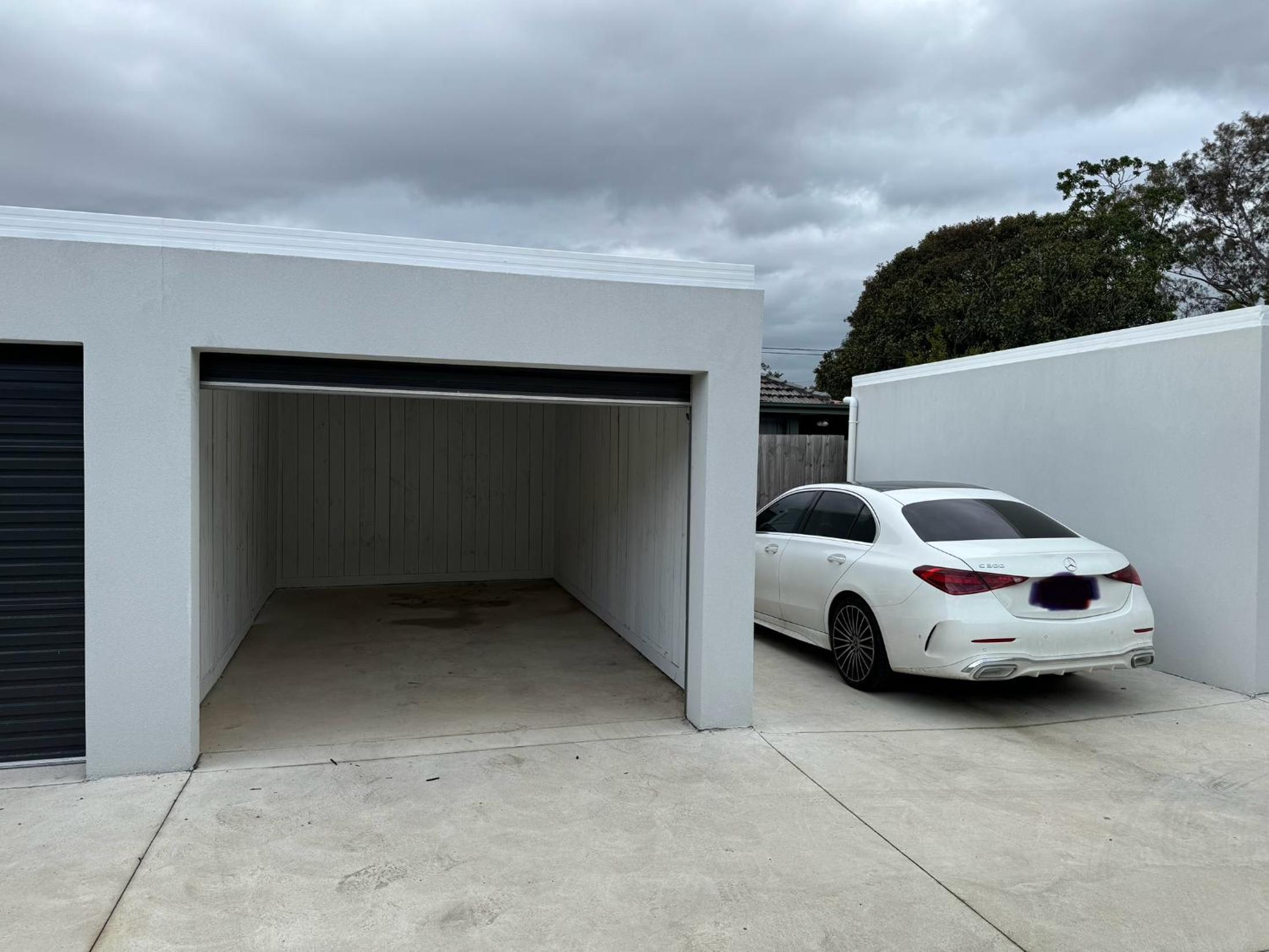 A Private Hideaway with Large Backyard and CarParks