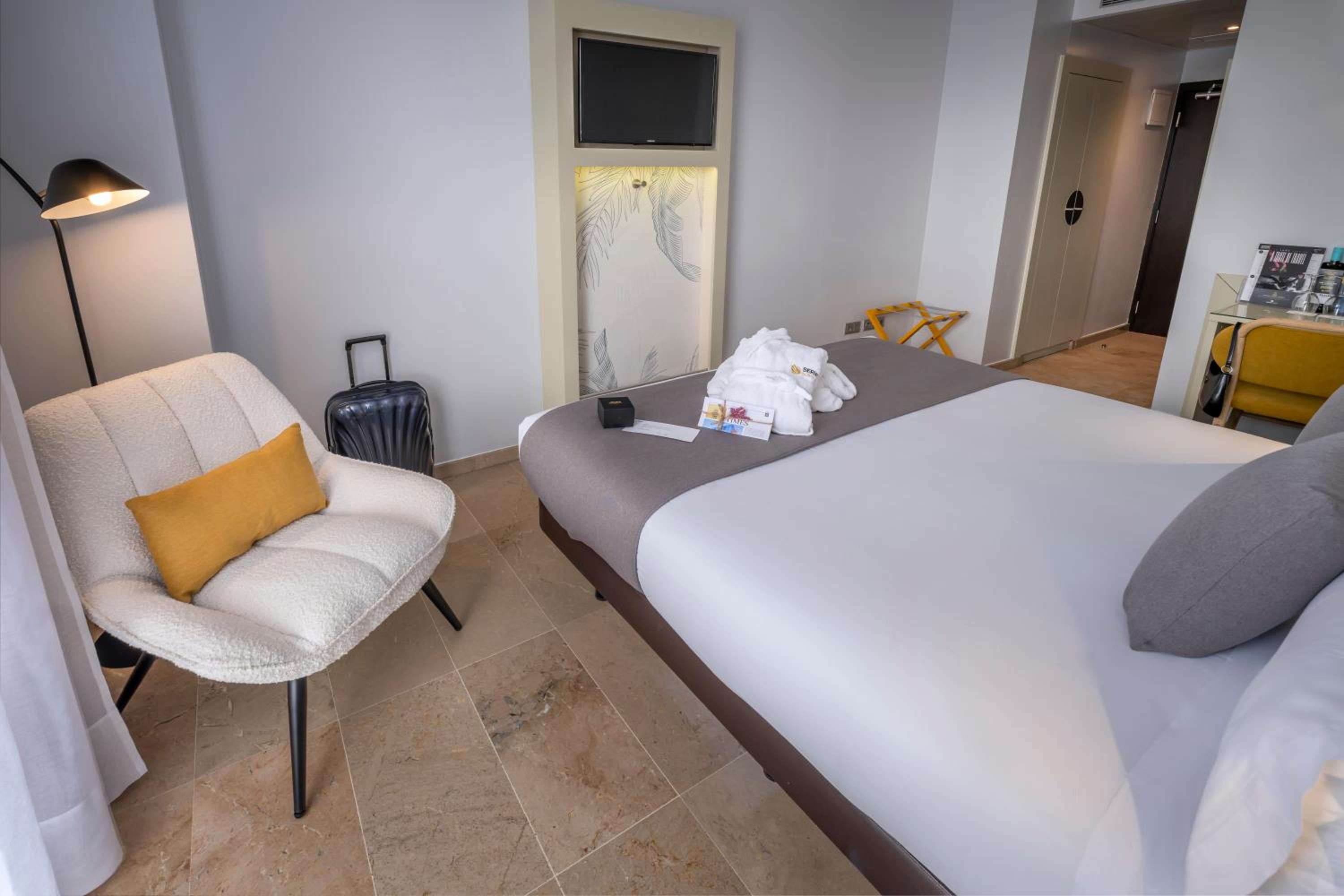 Hotel SERHS Del Port-2