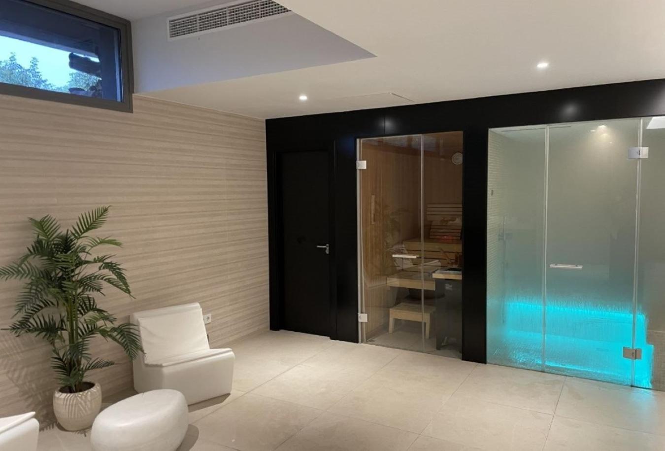 ViVi Homes - Marisol Pool, Sauna, Gym, Spa & Beach