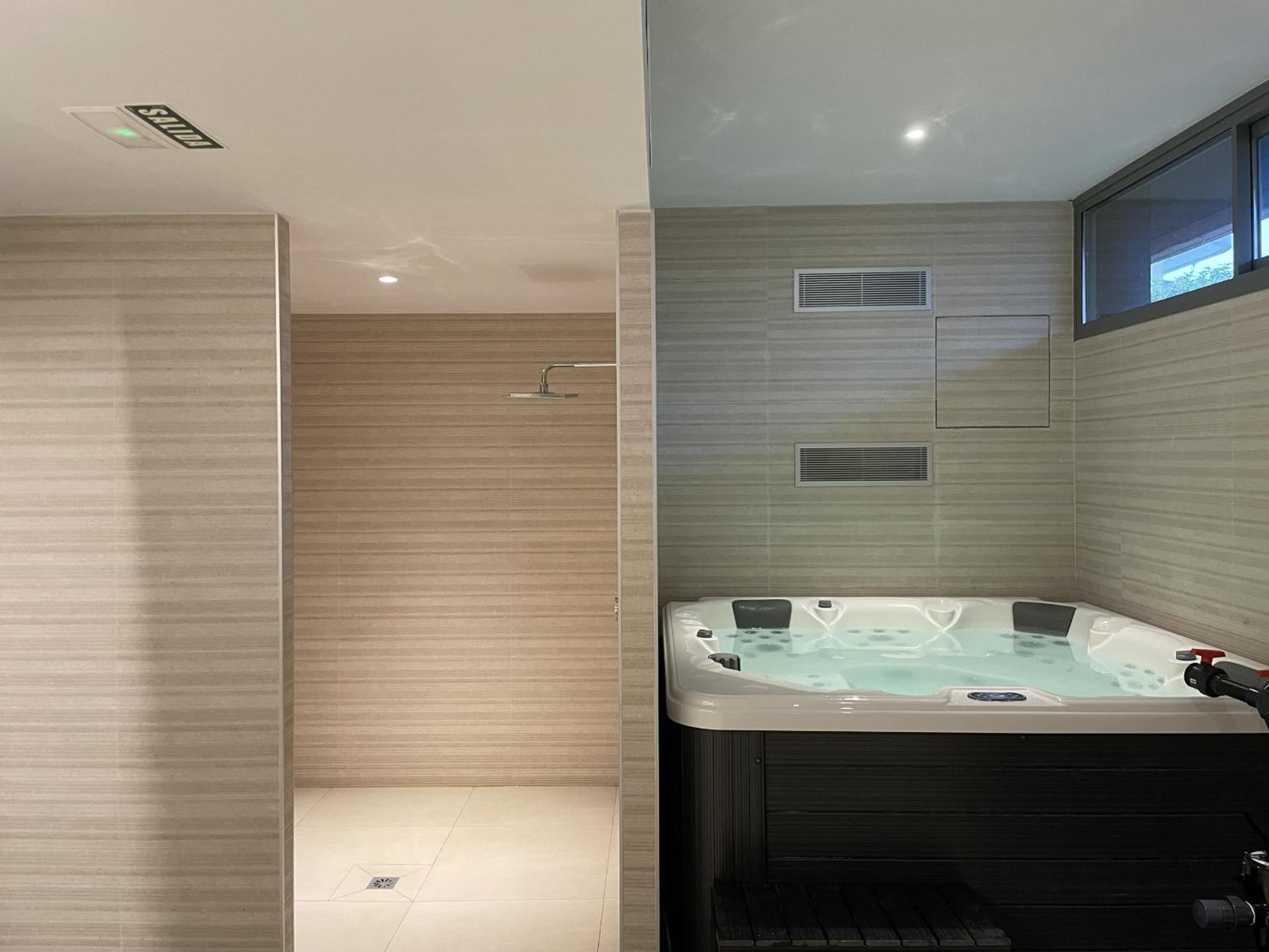 ViVi Homes - Marisol Pool, Sauna, Gym, Spa & Beach