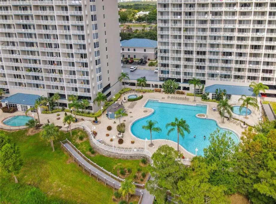 Lakefront Disney Dream Condo