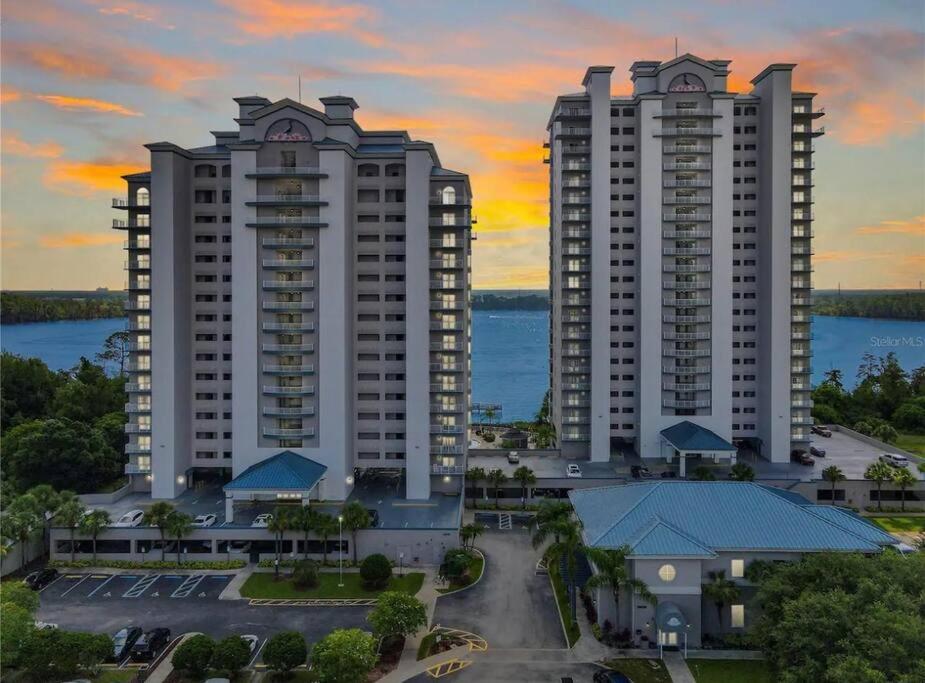 Lakefront Disney Dream Condo