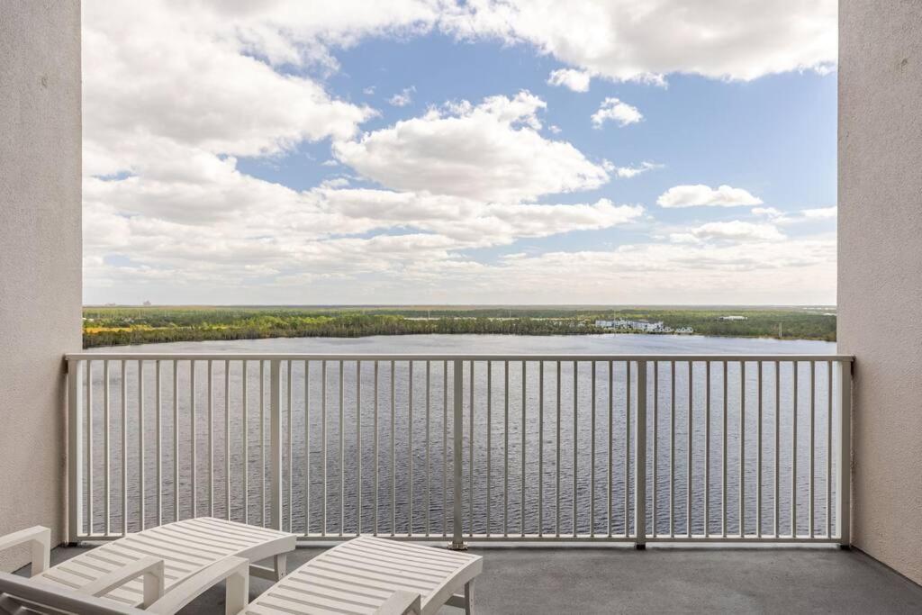 Lakefront Disney Dream Condo