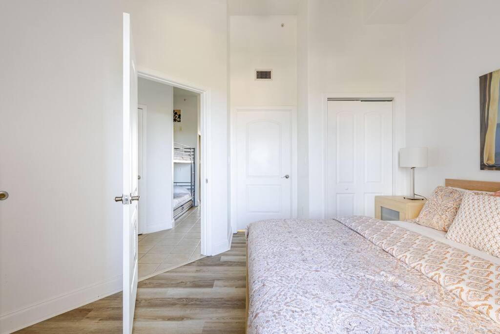 Lakefront Disney Dream Condo