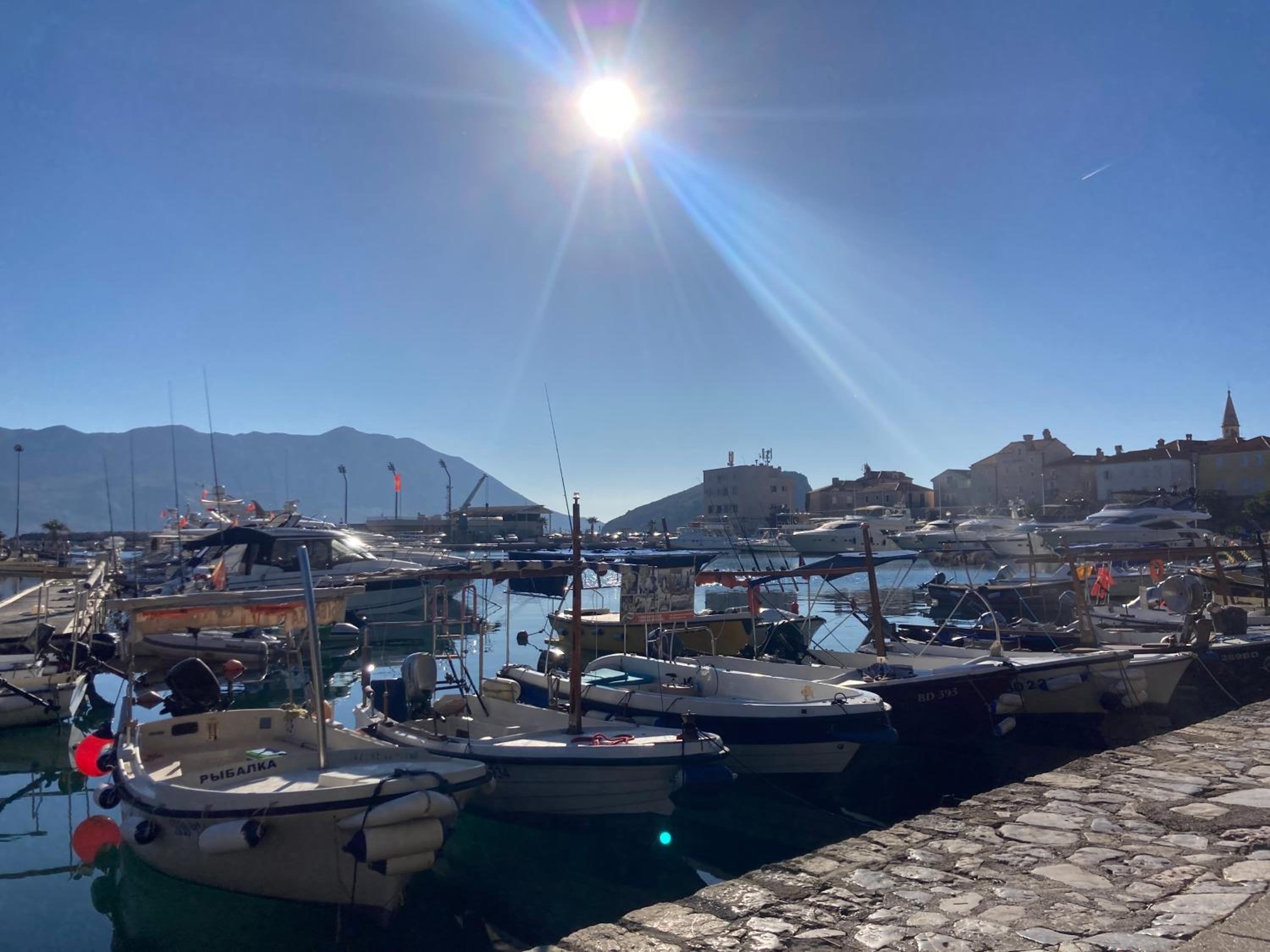 Plaža Stari Grad Budva pjena od mora Beach Apartman
