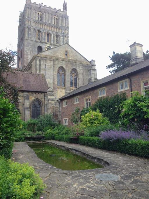 Tudor Cottage Tewkesbury - hidden treasure view 2