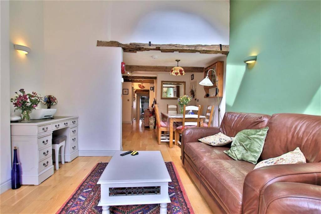 Tudor Cottage Tewkesbury - hidden treasure view 4