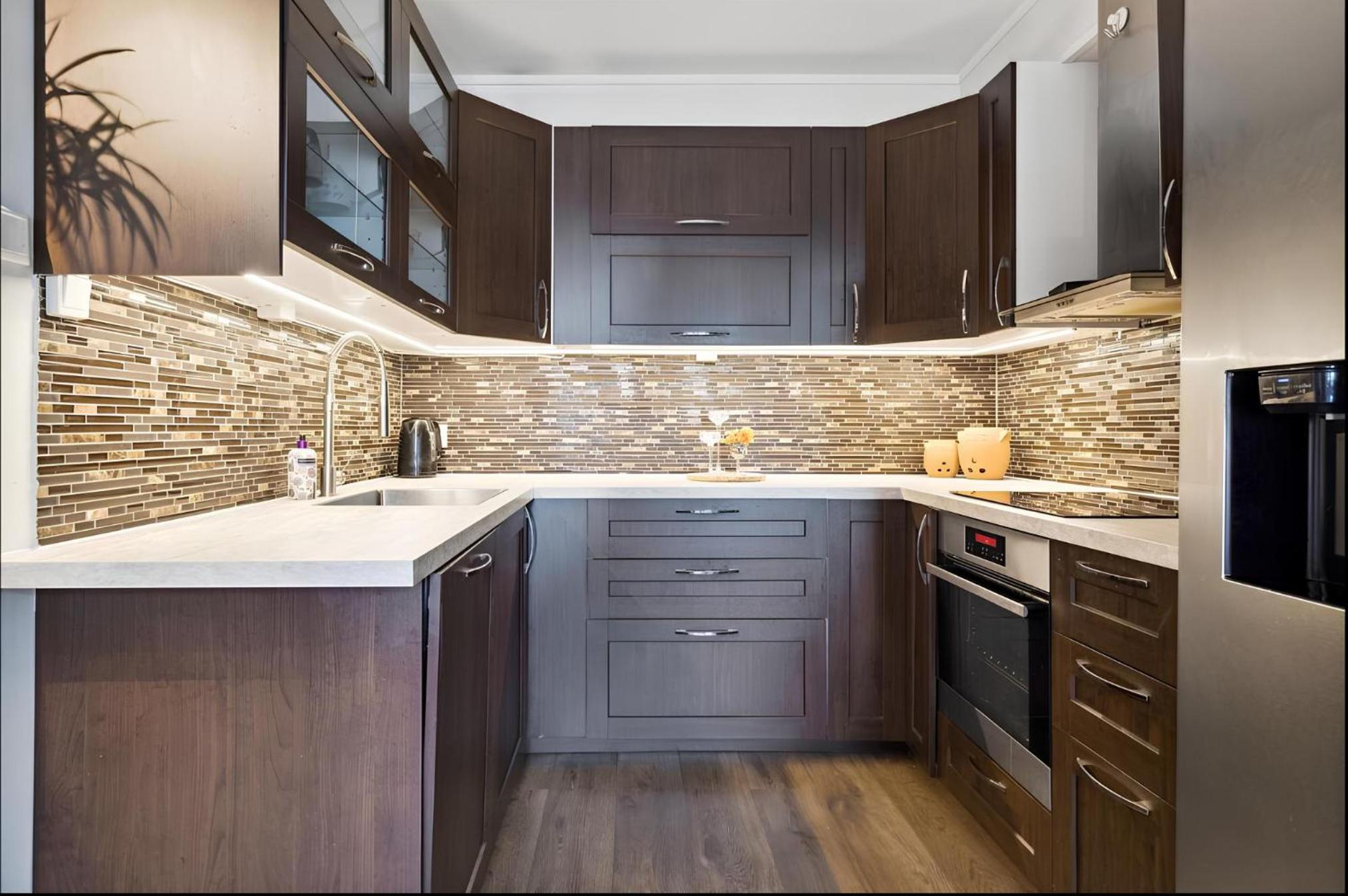 Stylish & Modern Apartment, in Centre, Free Parking spot ! view 2