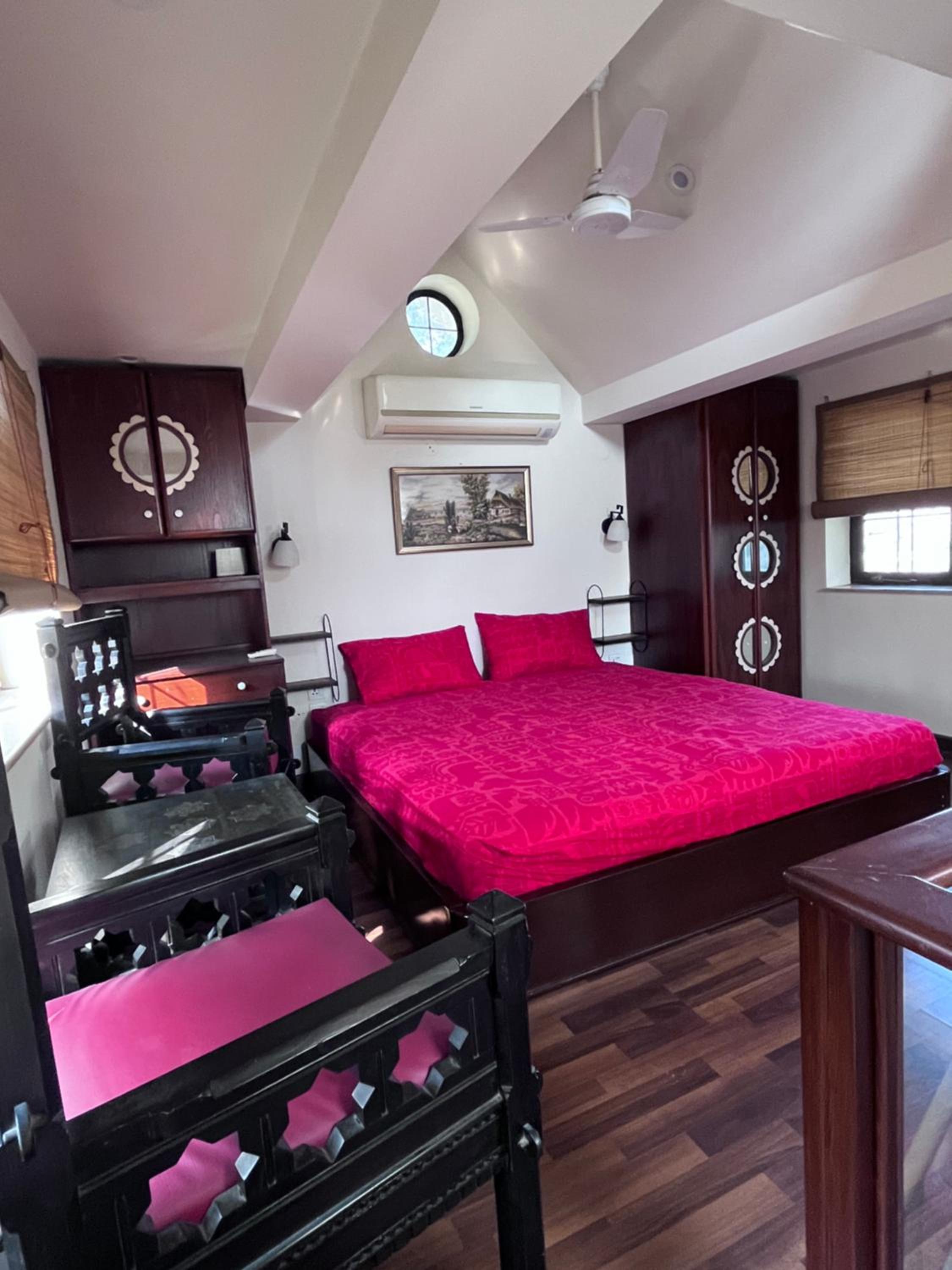 Cottage I 5min to M-2 Motorway 10min to BahriaTown view 3