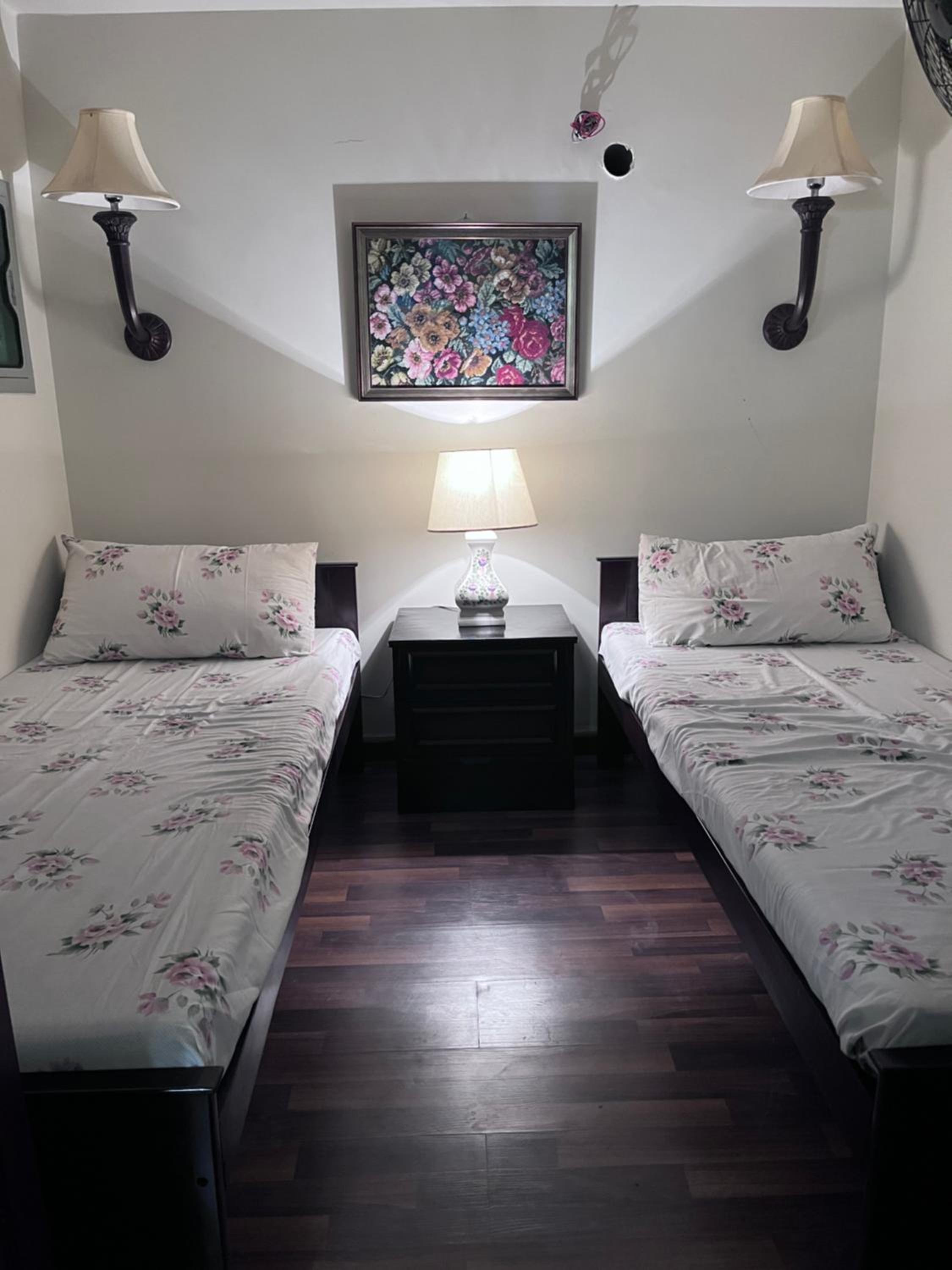 Cottage I 5min to M-2 Motorway 10min to BahriaTown view 5