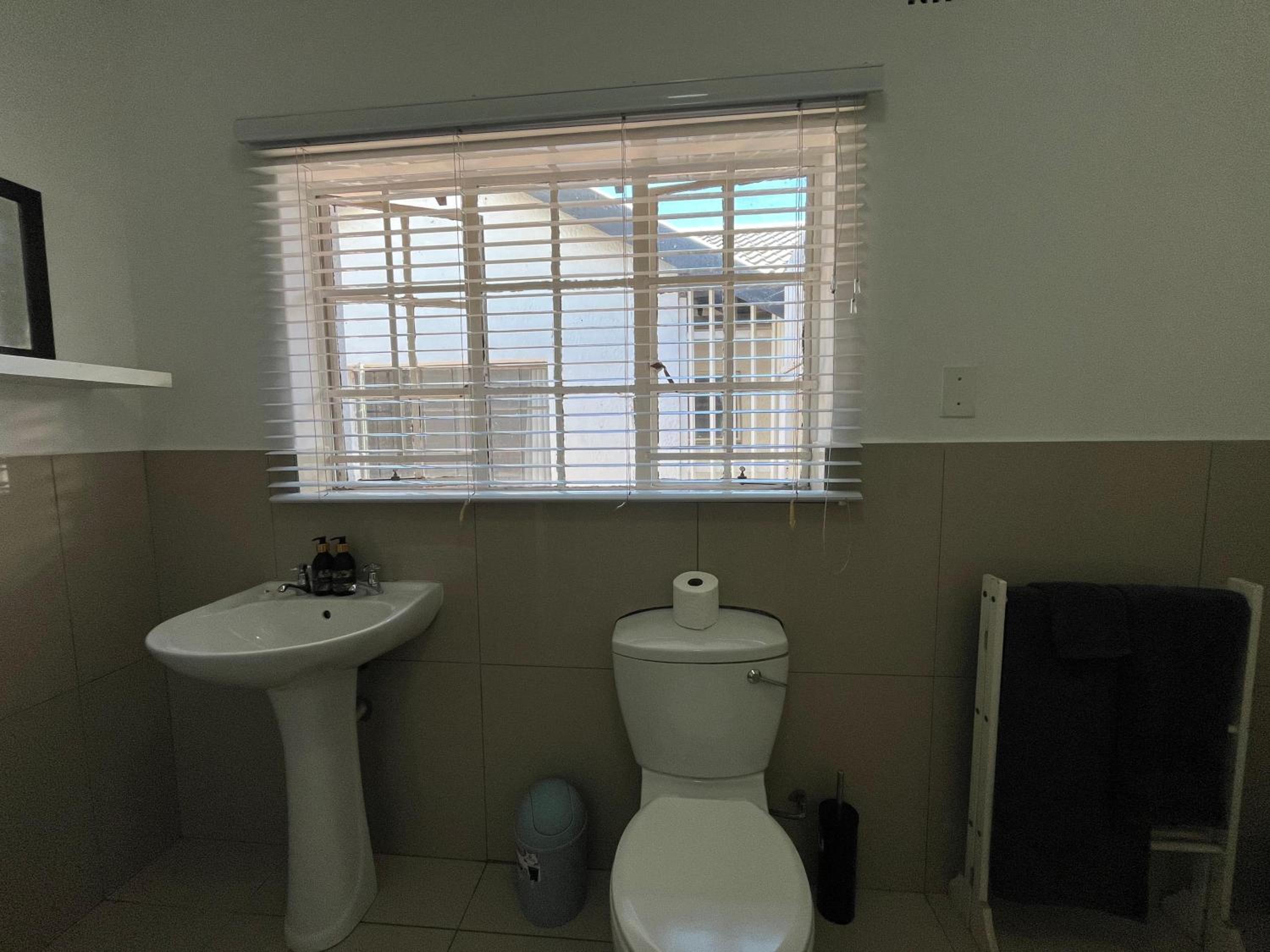 A cozy cottage in Bryanston view 4