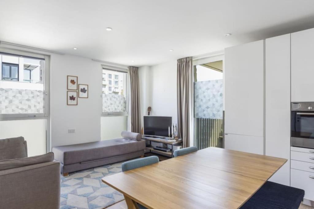 Amazing 2 Bedroom flat in E20