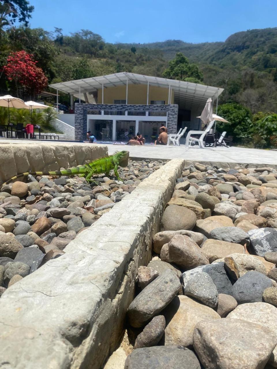 Finca Villa Carmen, Vía Magdalena