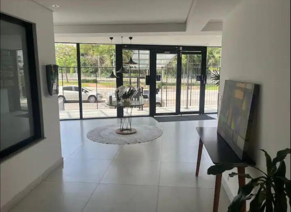 Apto com Ar cond Garagem Alphaville - Barueri