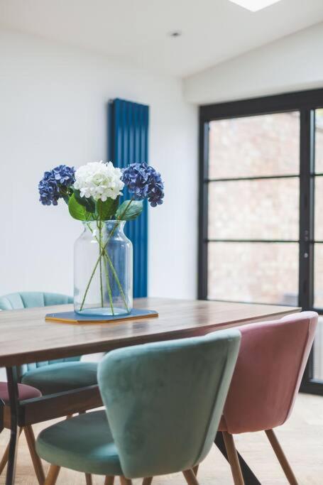 Bright & Airy Lux 3Bed Home in Fulham with Patio