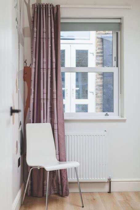 Bright & Airy Lux 3Bed Home in Fulham with Patio