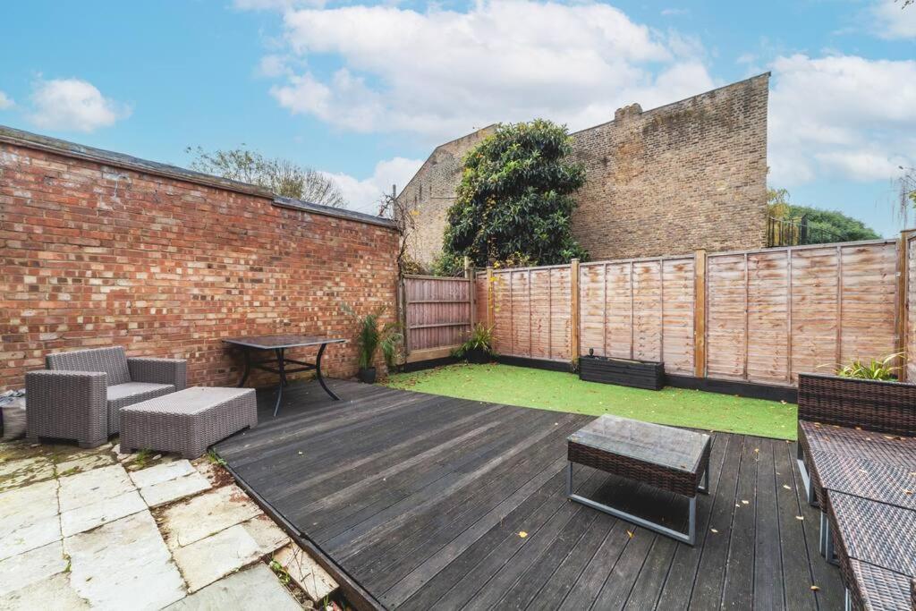 Bright & Airy Lux 3Bed Home in Fulham with Patio