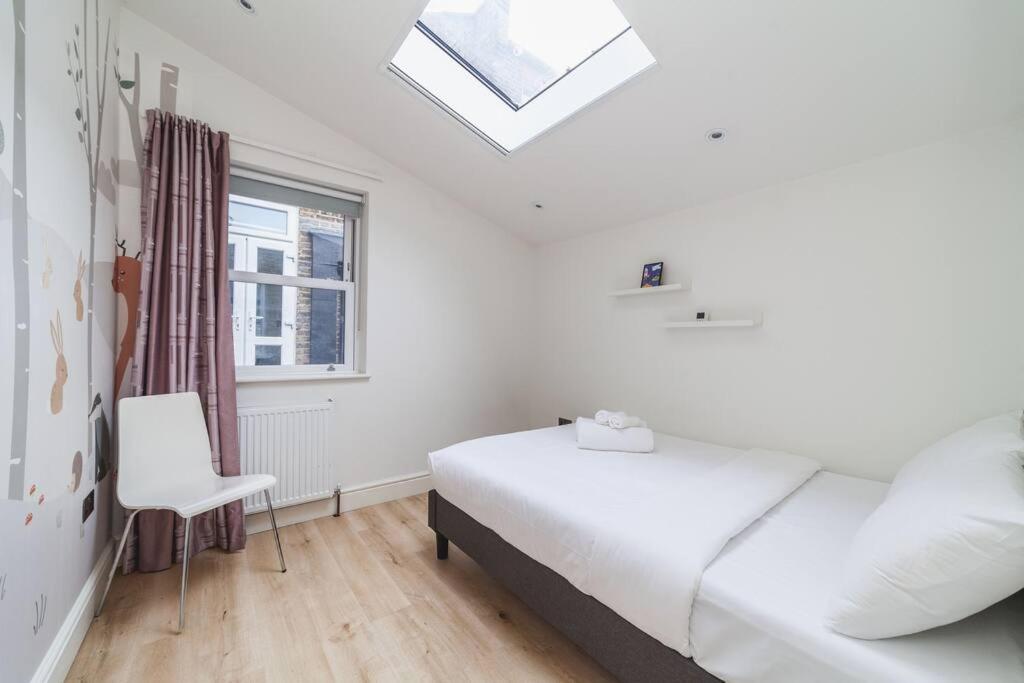 Bright & Airy Lux 3Bed Home in Fulham with Patio
