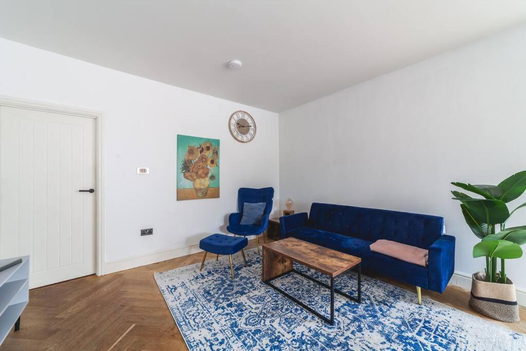 Bright & Airy Lux 3Bed Home in Fulham with Patio