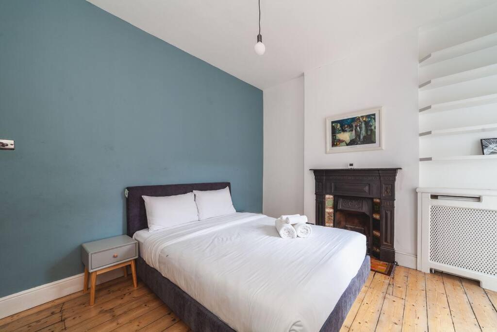Bright & Airy Lux 3Bed Home in Fulham with Patio
