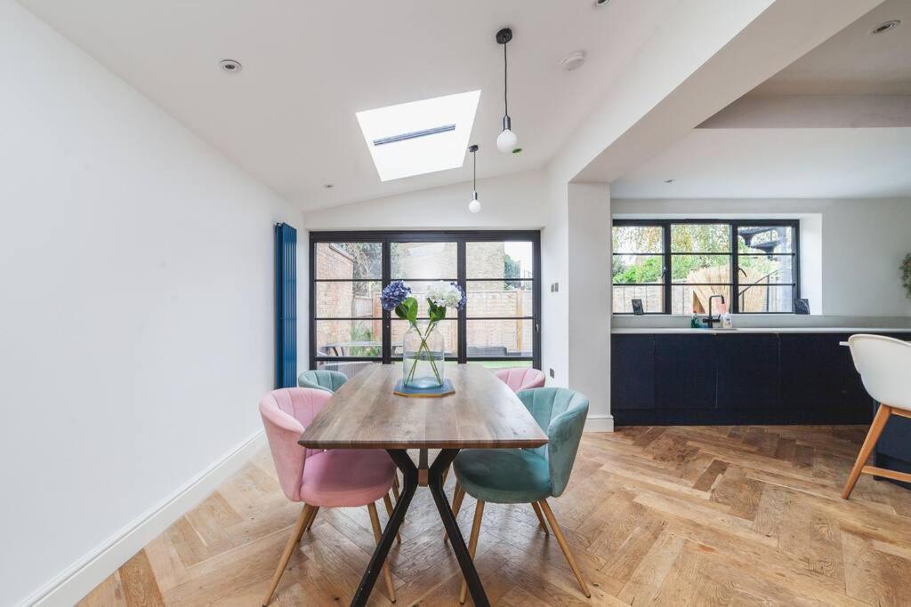 Bright & Airy Lux 3Bed Home in Fulham with Patio