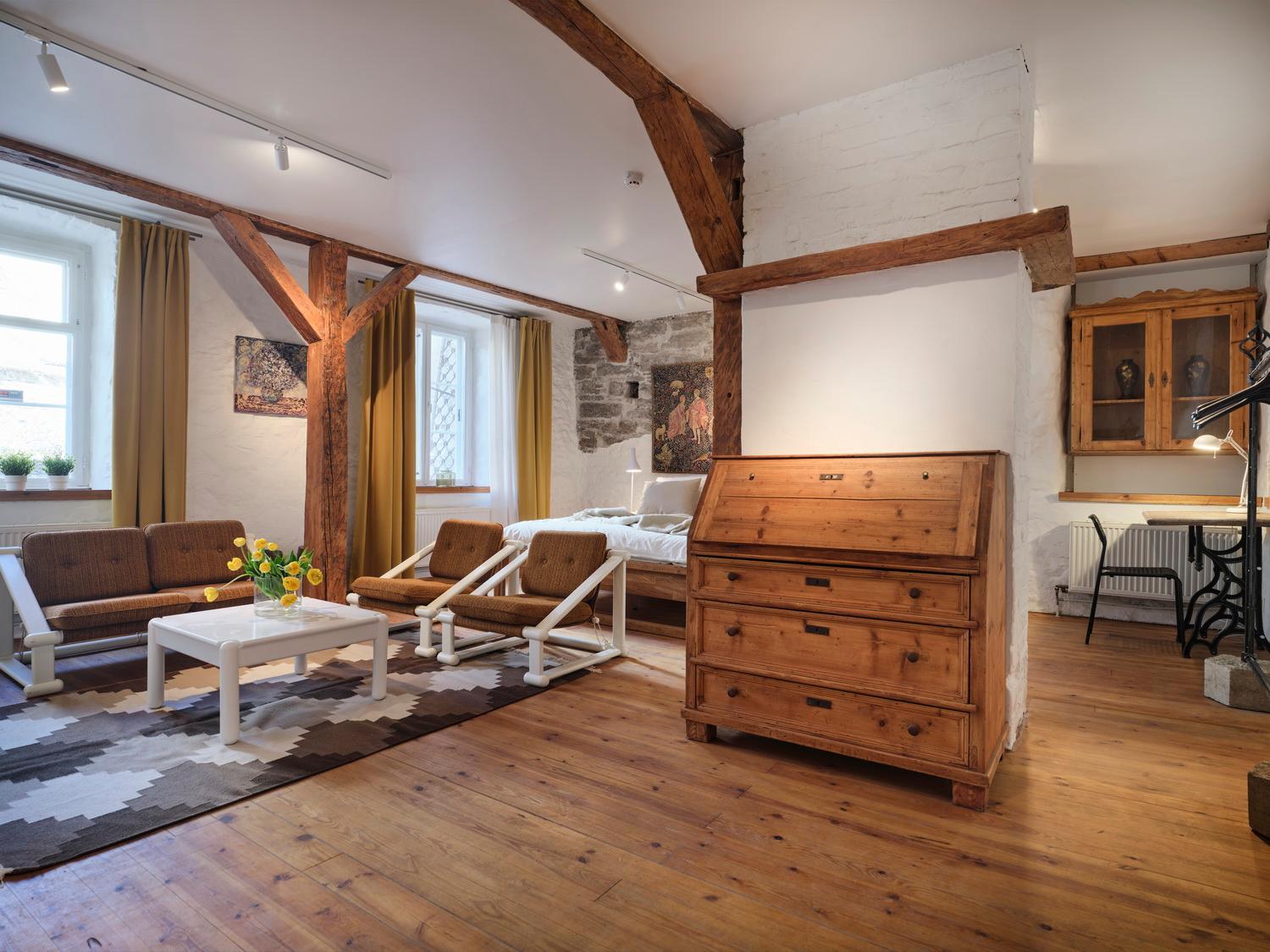 Historic Apartment with Private Garden in Old Town