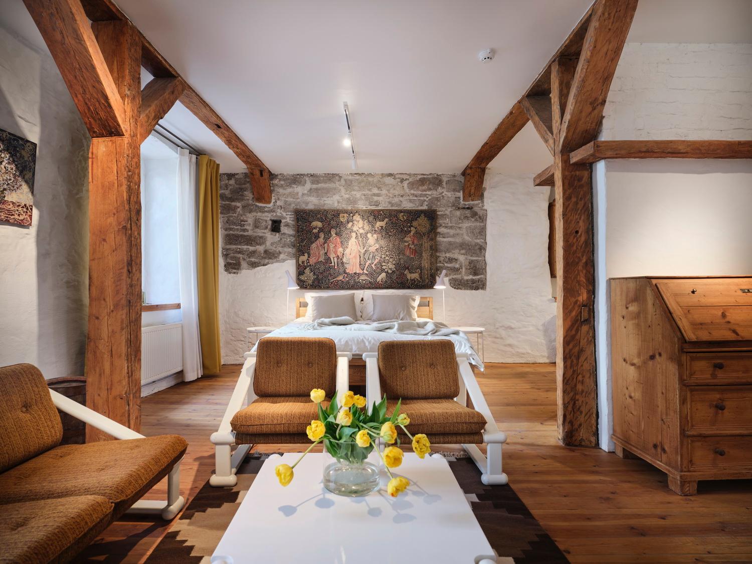 Historic Apartment with Private Garden in Old Town
