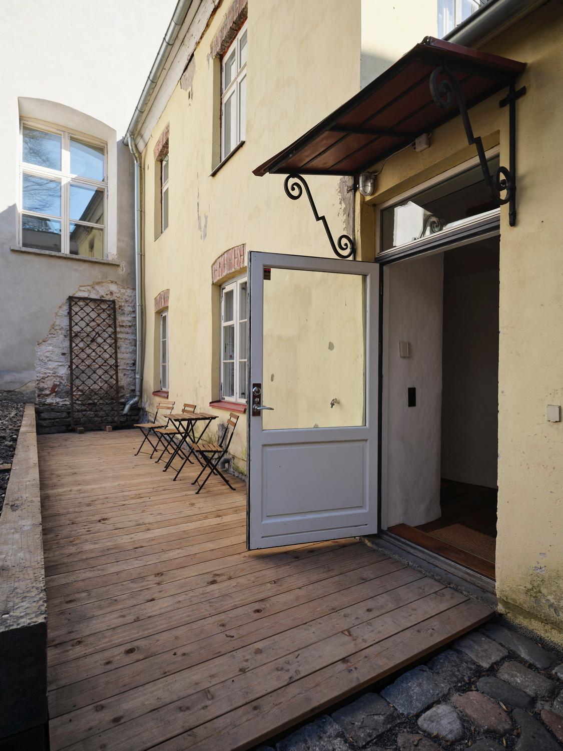 Historic Apartment with Private Garden in Old Town