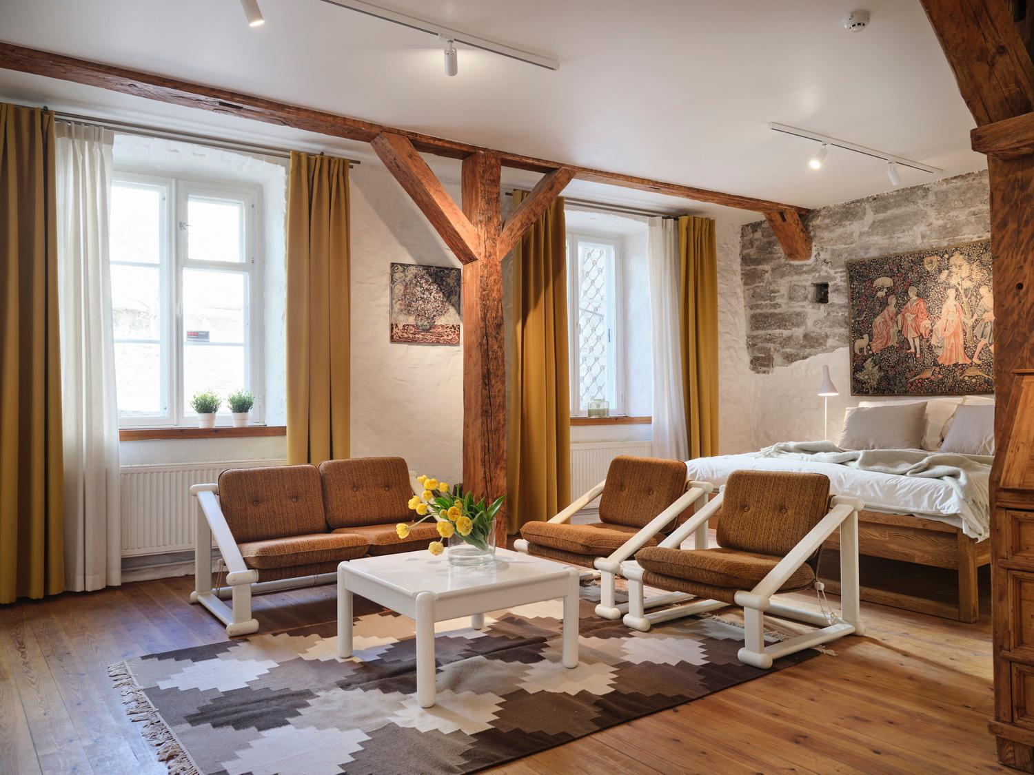 Historic Apartment with Private Garden in Old Town