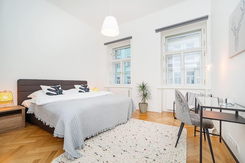 Bright and designed Apartment in the Center
