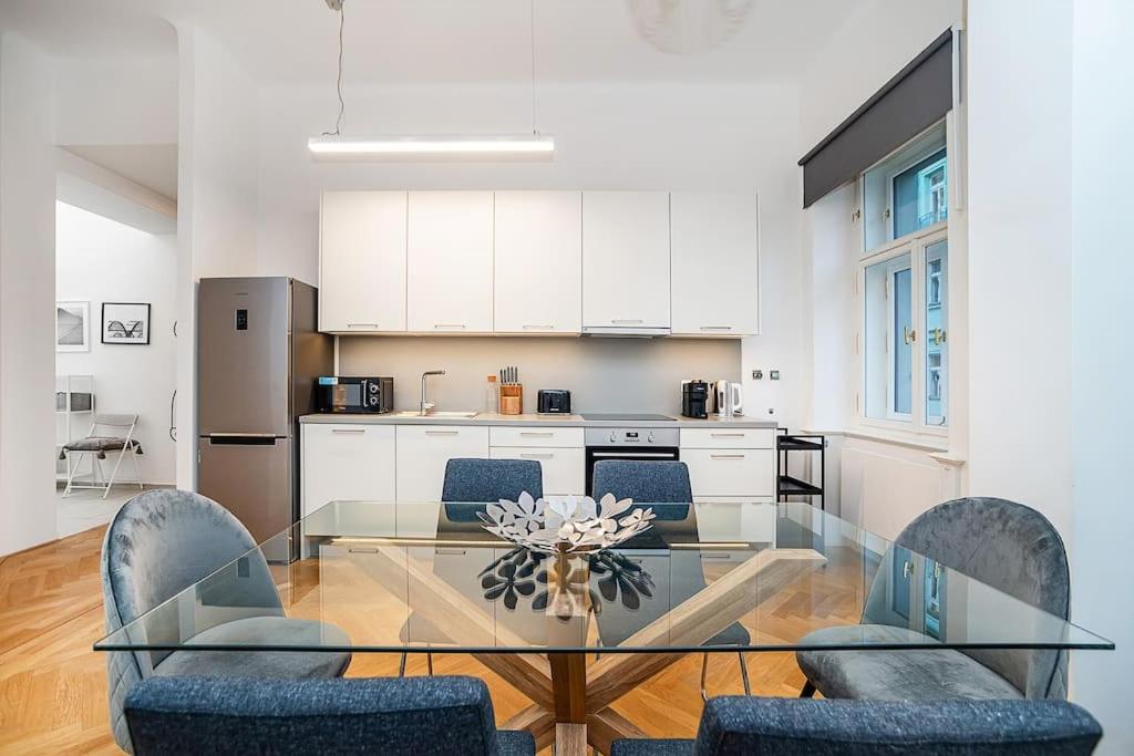 Bright and designed Apartment in the Center