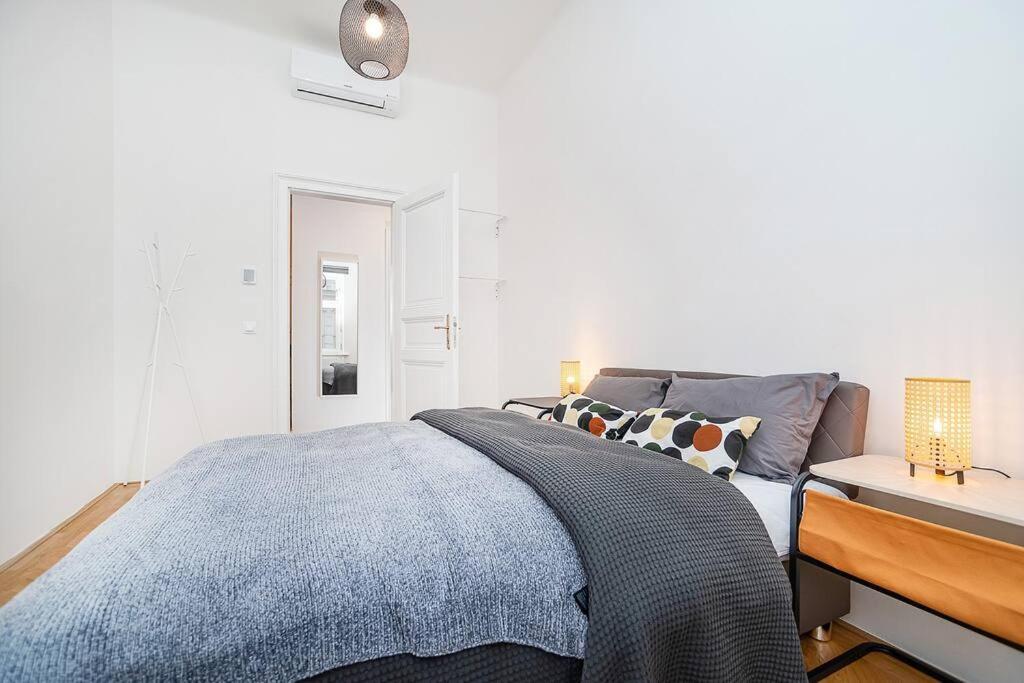 Bright and designed Apartment in the Center