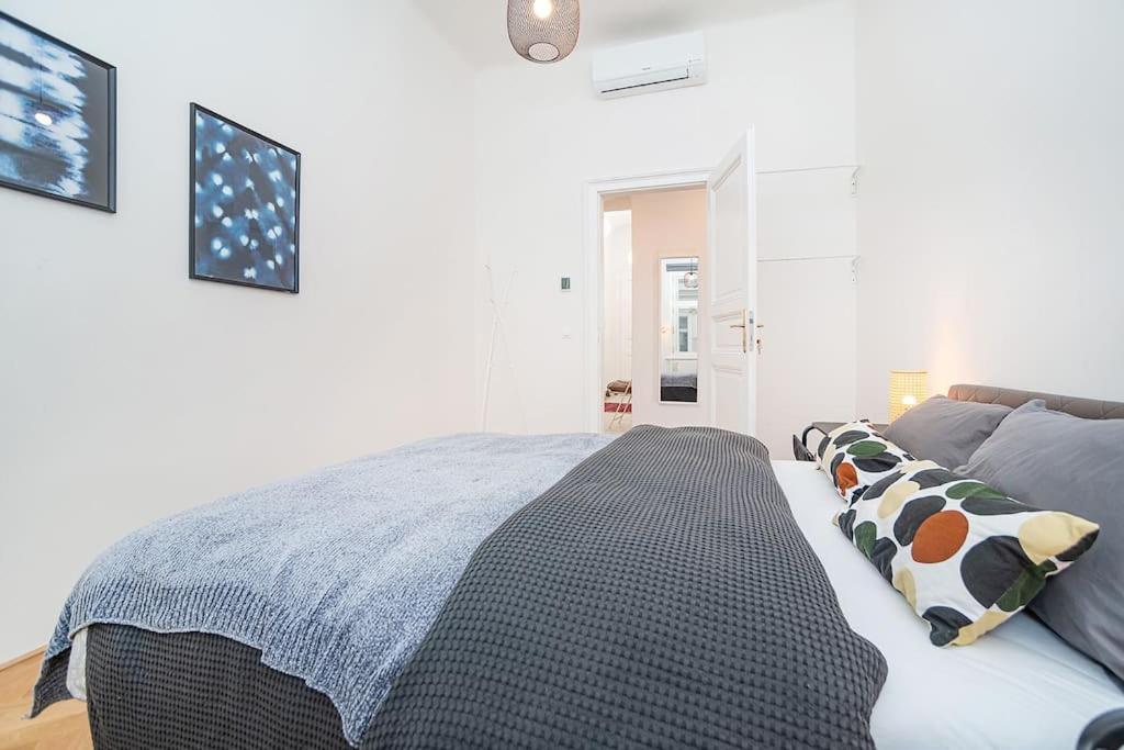 Bright and designed Apartment in the Center