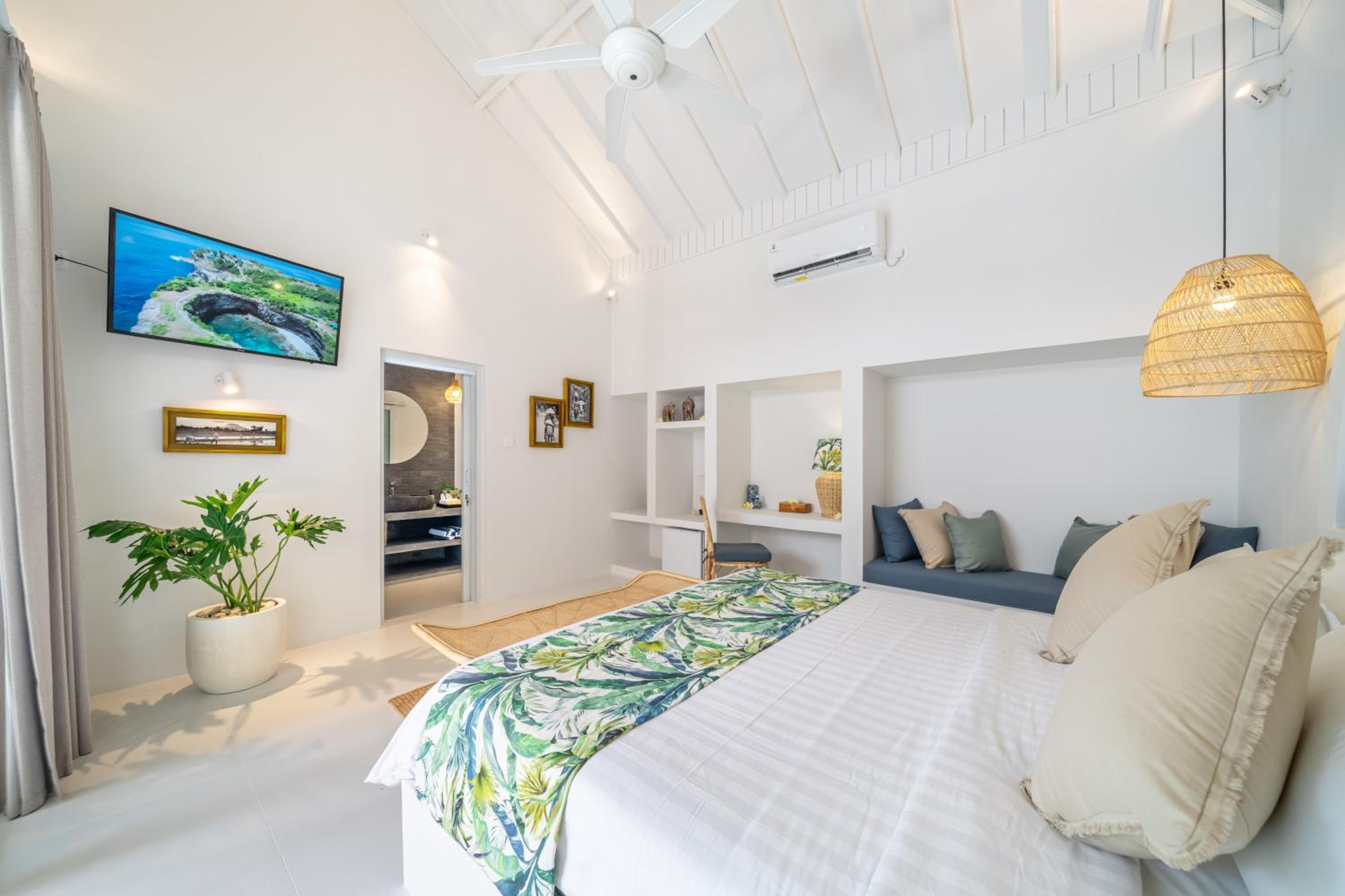 The Hepburn Seminyak ADULTS ONLY Chic Boutique Room with Pool 900m Walk to Beach