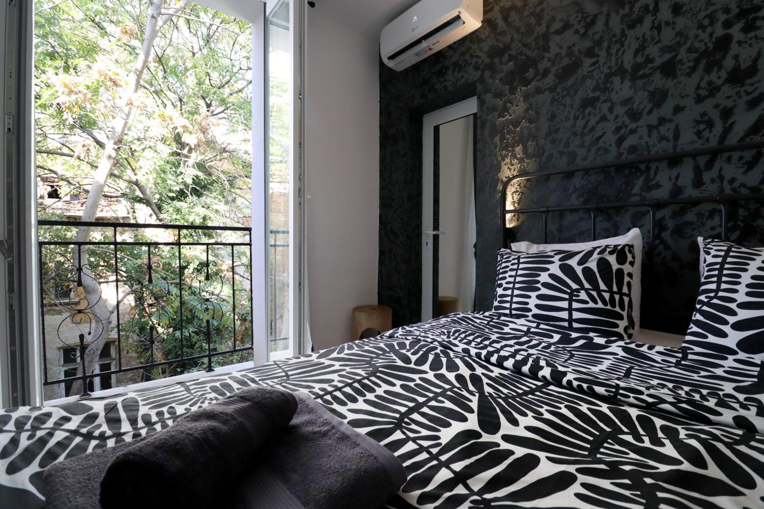 NEW - The City's Secret Garden 1BDRM Apartment