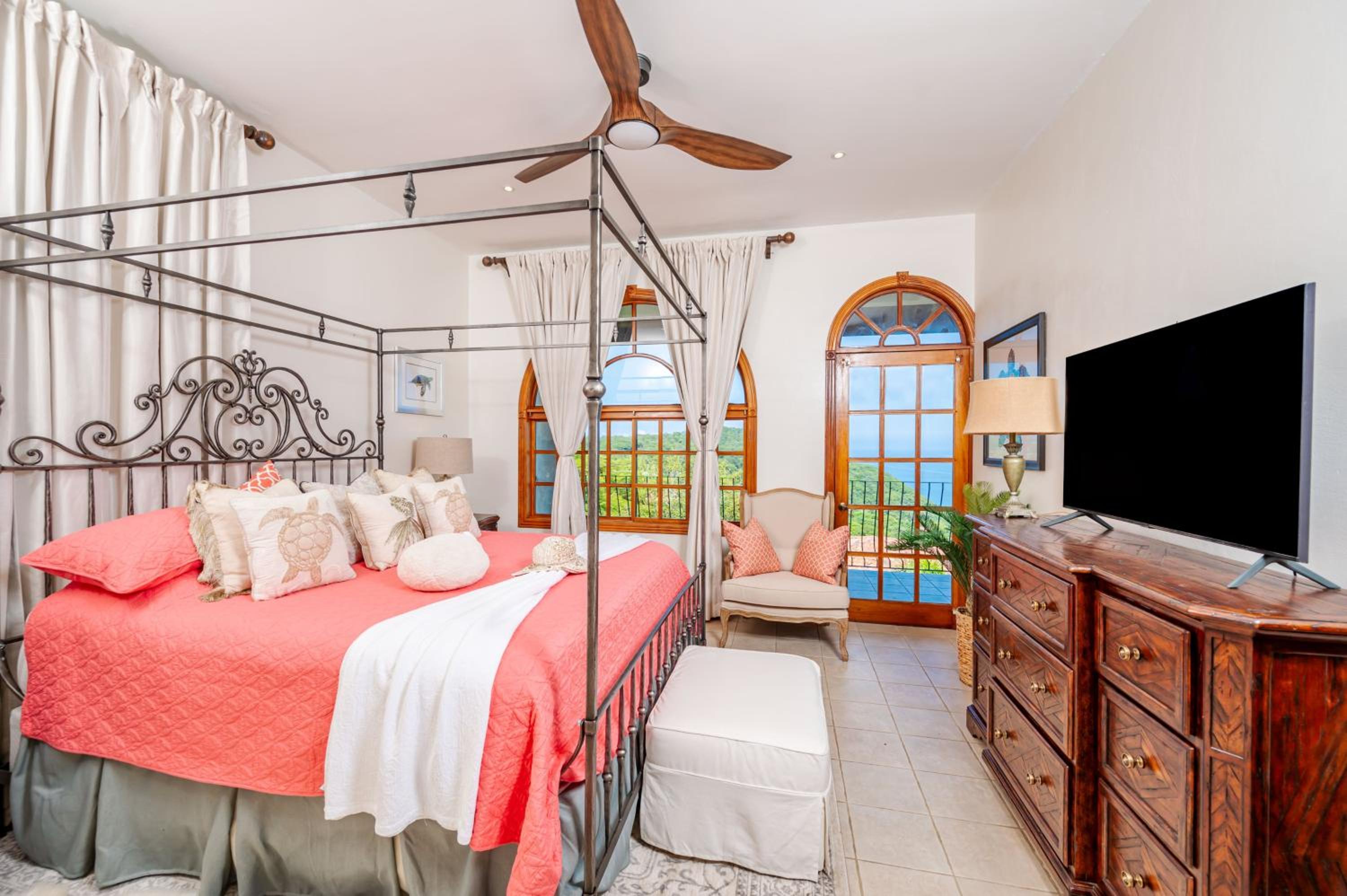 Casa Cole Top-of-the-World Villa w Pool Views