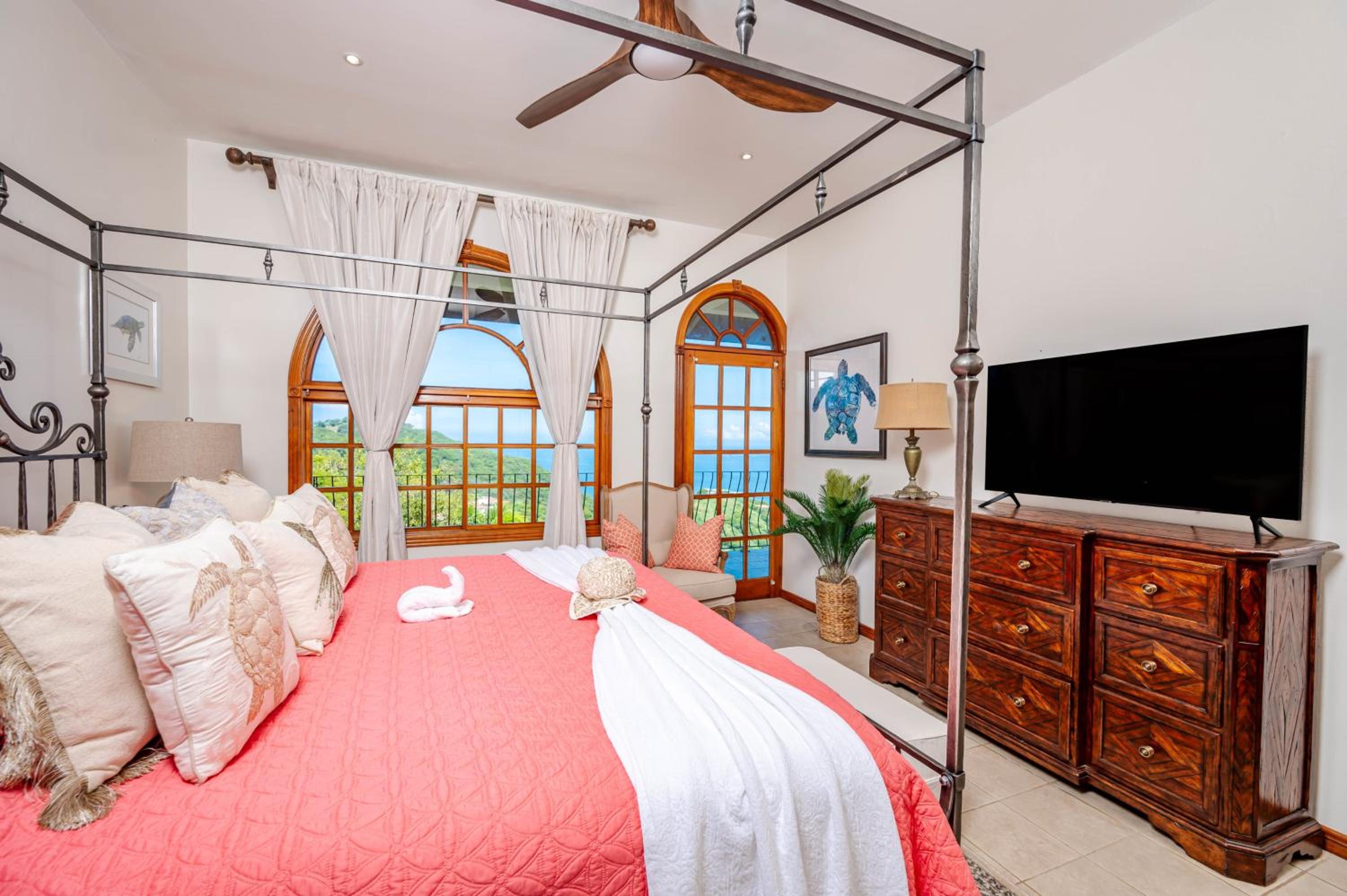 Casa Cole Top-of-the-World Villa w Pool Views