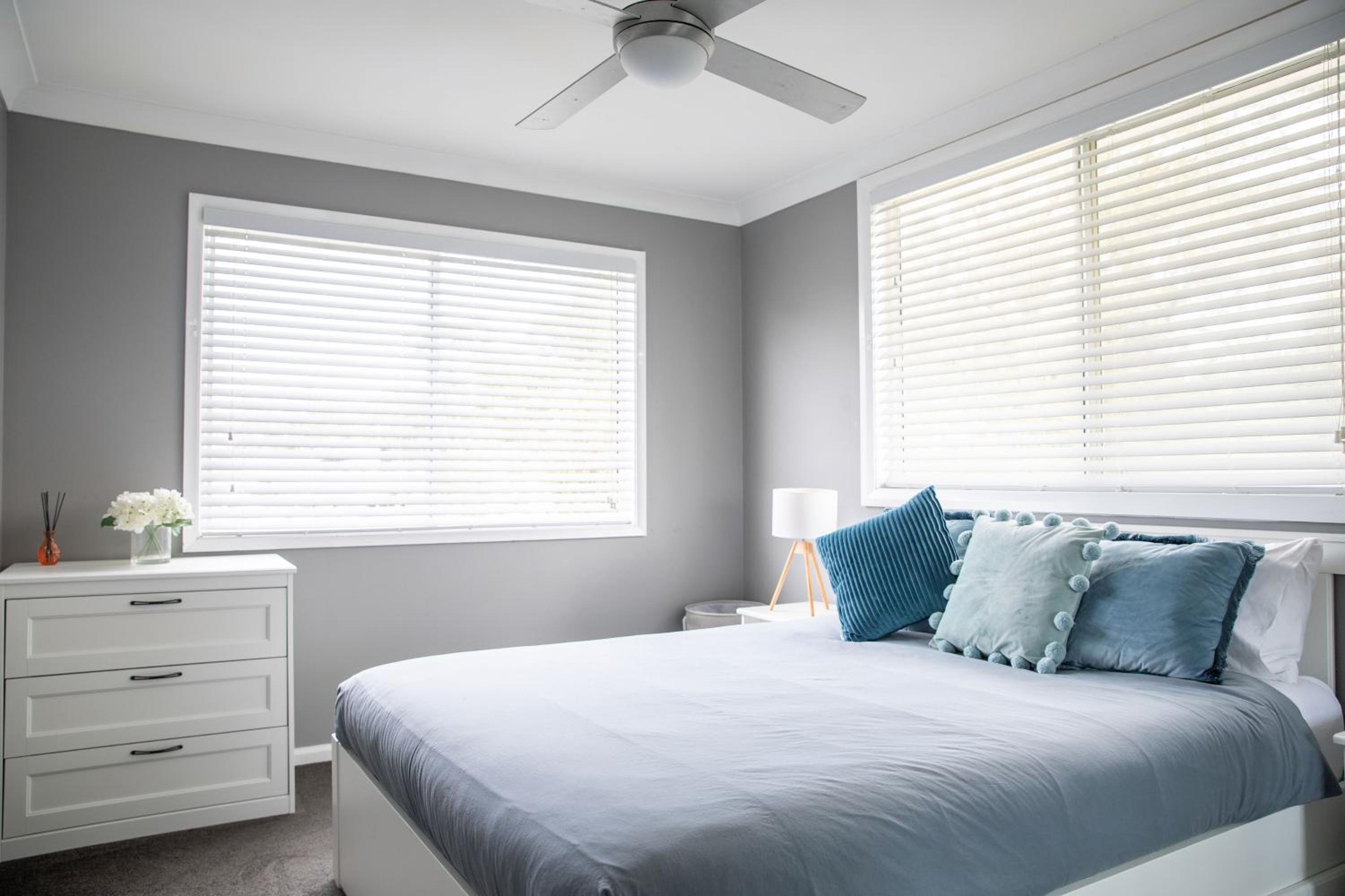 Lake-view Retreat w Spa, nearby Beaches & Shopping in the Central Coast
