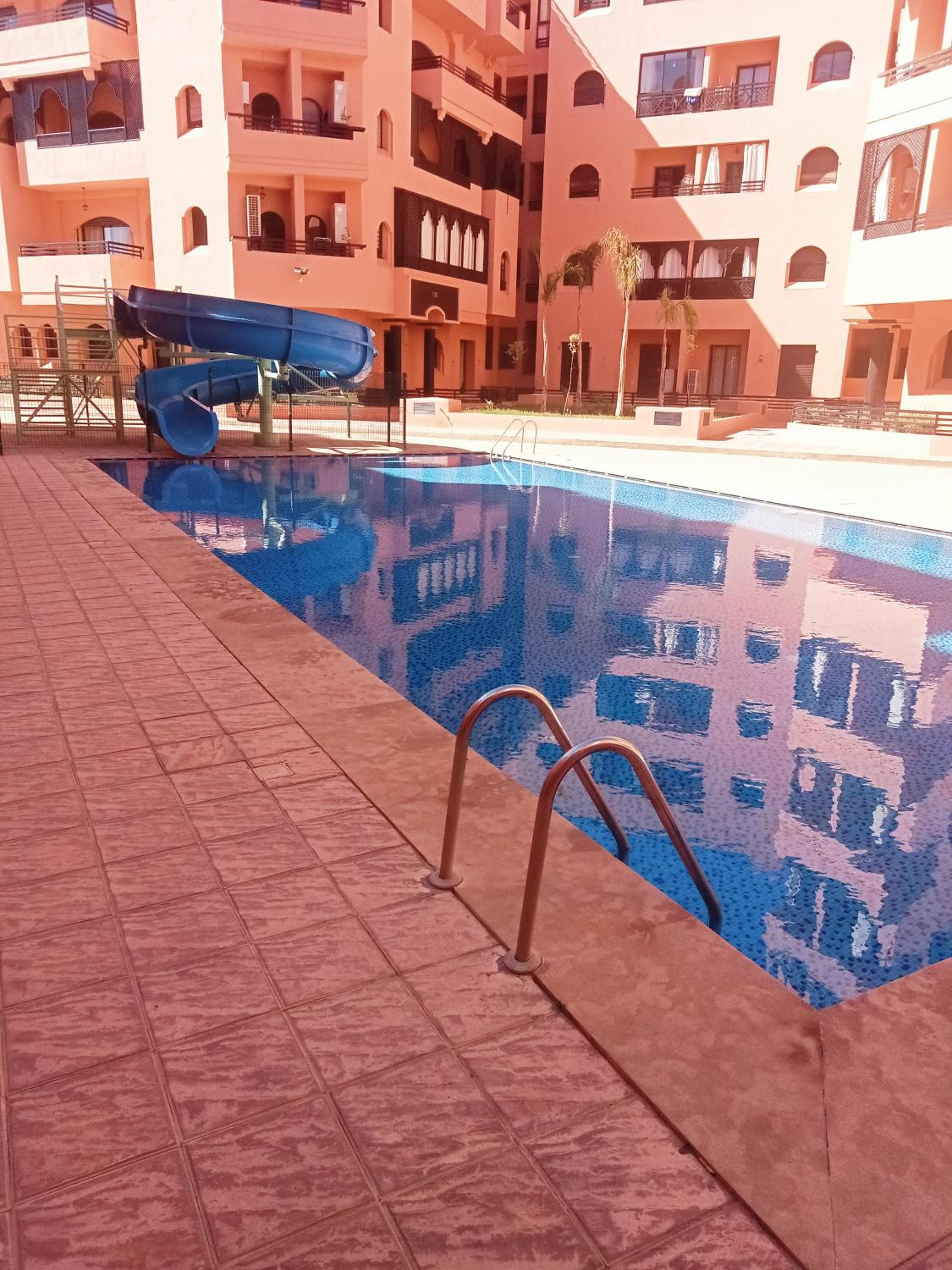 Somptueux appartement avec terrasse et piscines view 3