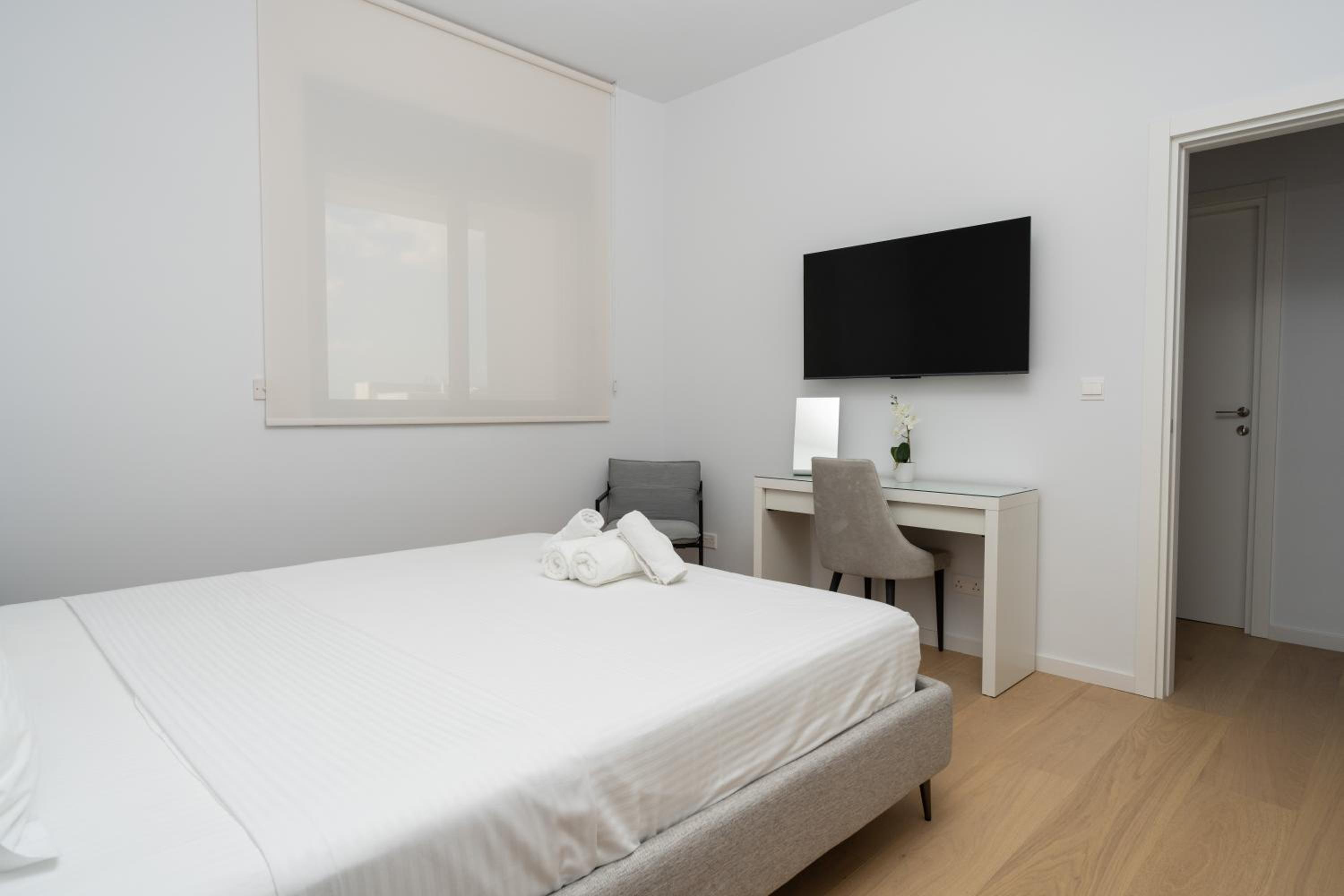 WealthyStays Parkside Residence