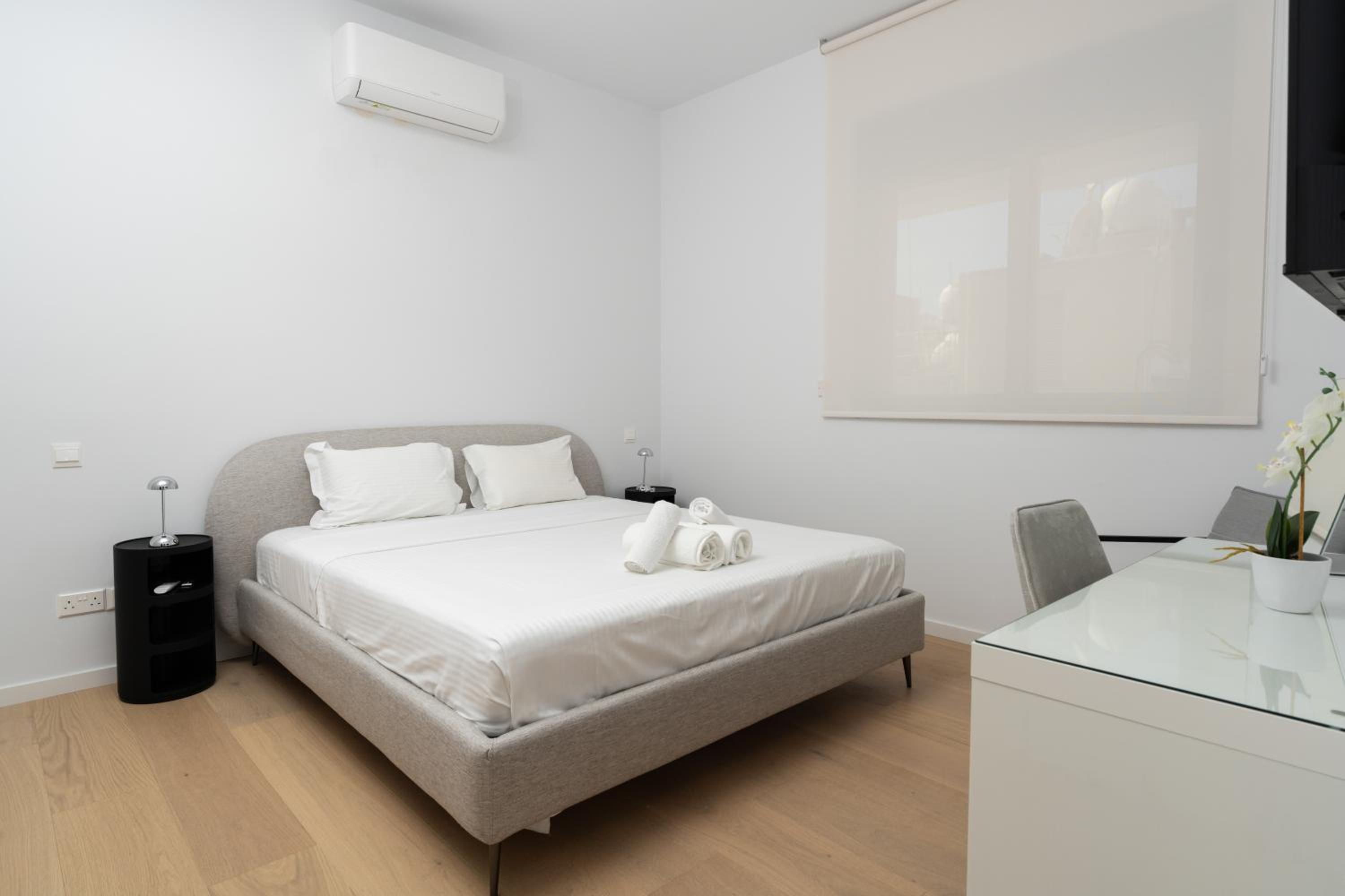 WealthyStays Parkside Residence