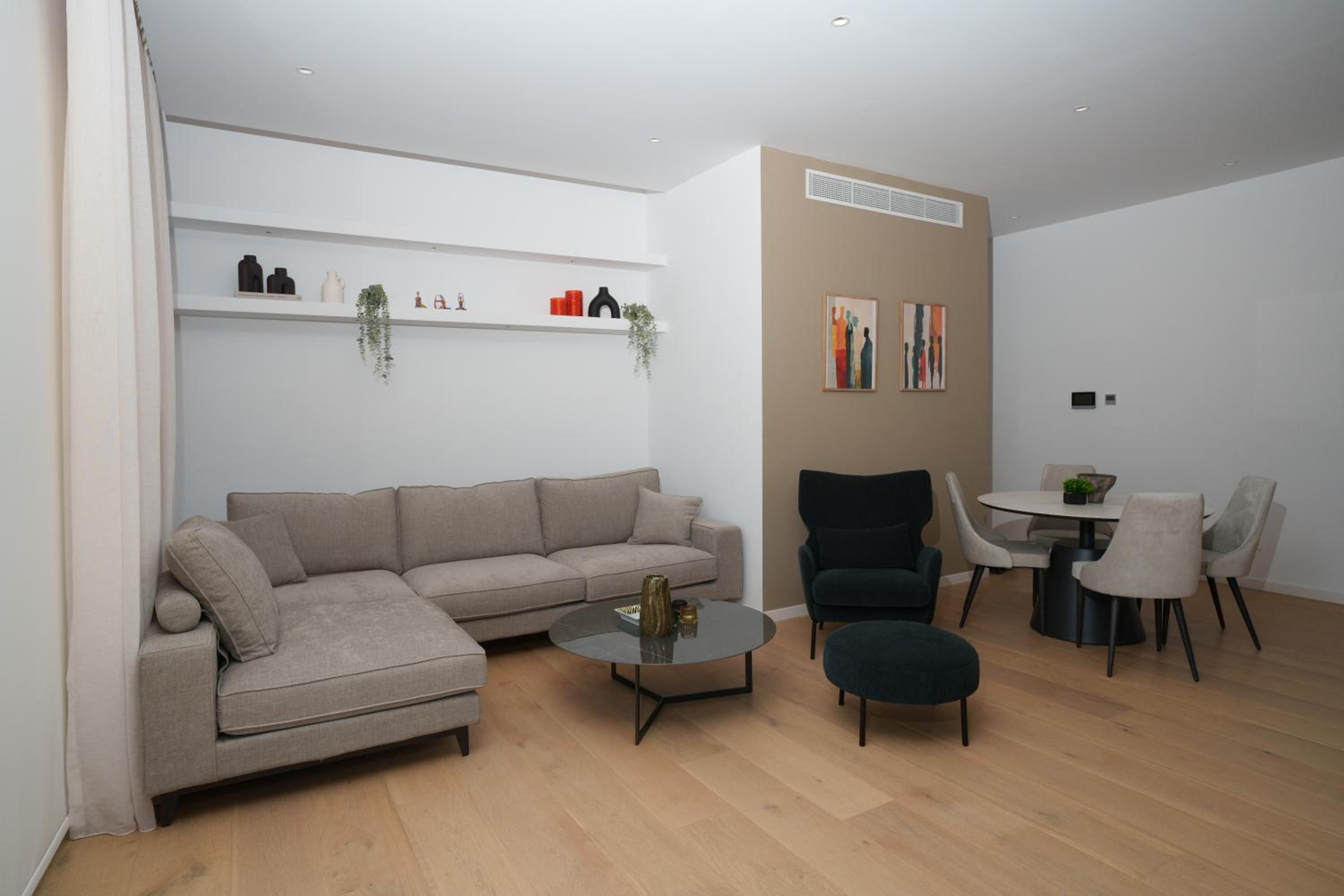 WealthyStays Parkside Residence