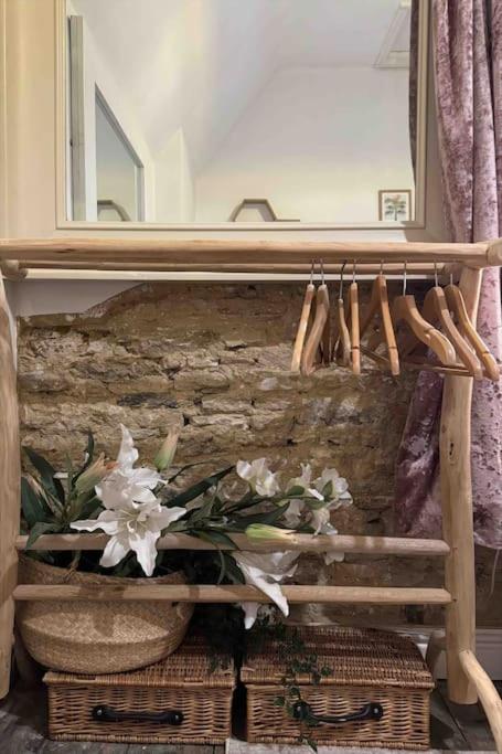 Boho Chic Cottage & Wild Garden nr Soho Farmhouse view 3