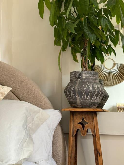 Boho Chic Cottage & Wild Garden nr Soho Farmhouse view 4
