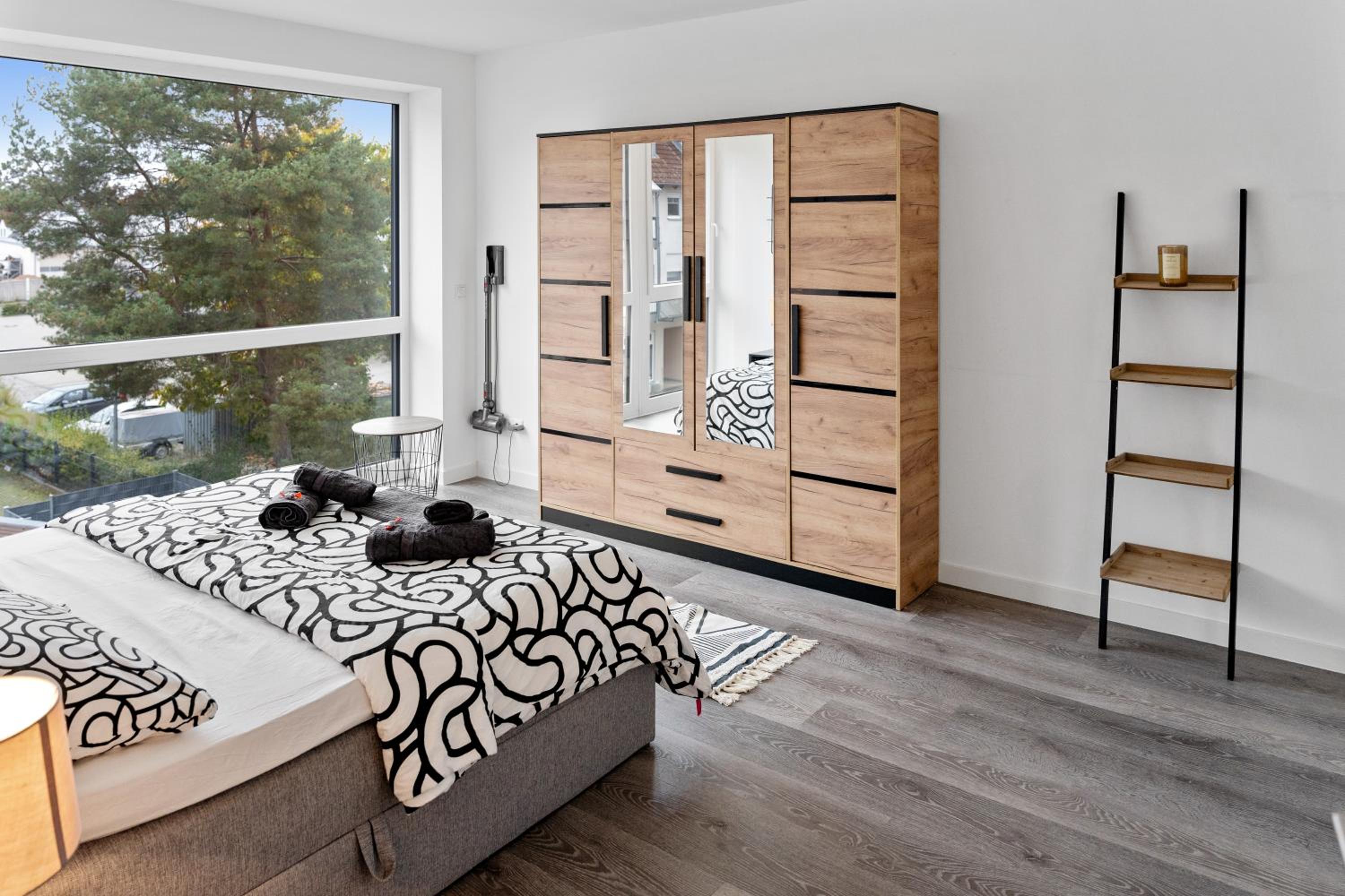 Modern Style Business Suite - Office - Kitchen - Balcony