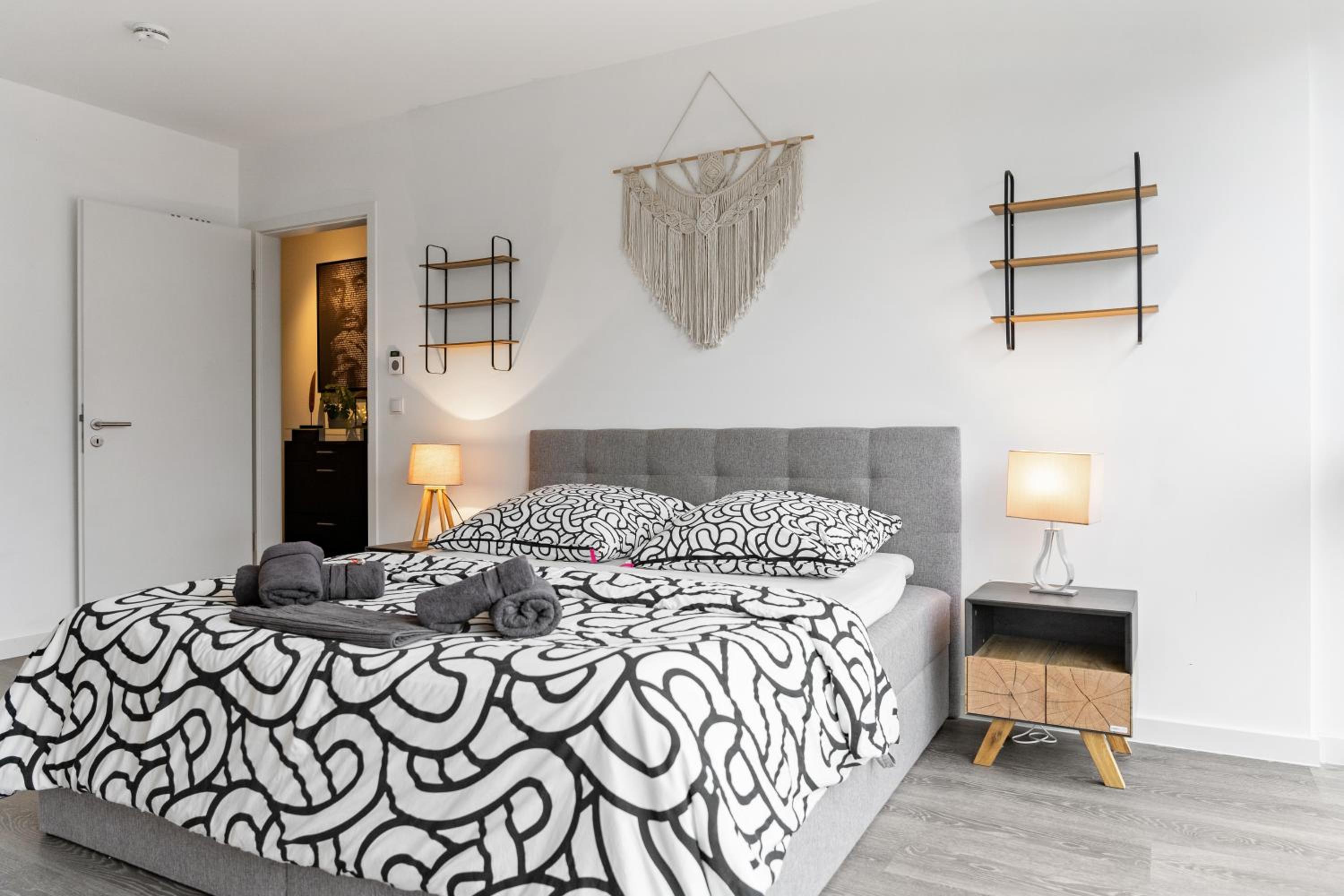 Modern Style Business Suite - Office - Kitchen - Balcony