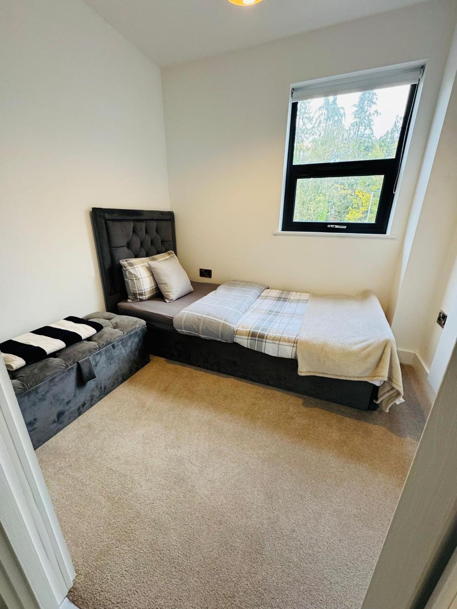 #13 Elegant Solihull Townhouse - Sleeps 10 - NEC BHX - "Perfect for Contractors and Families - Fee Parking view 4
