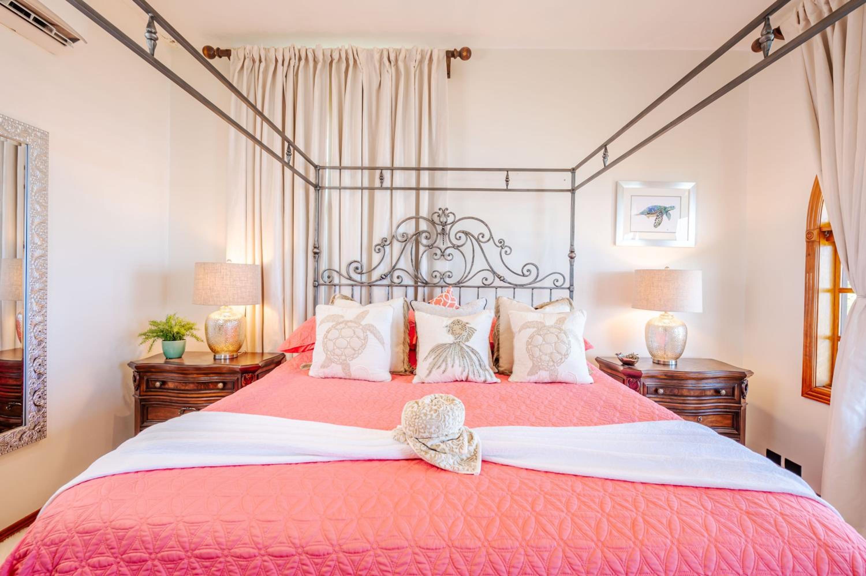 Casa Cole Top-of-the-World Villa w Pool Views