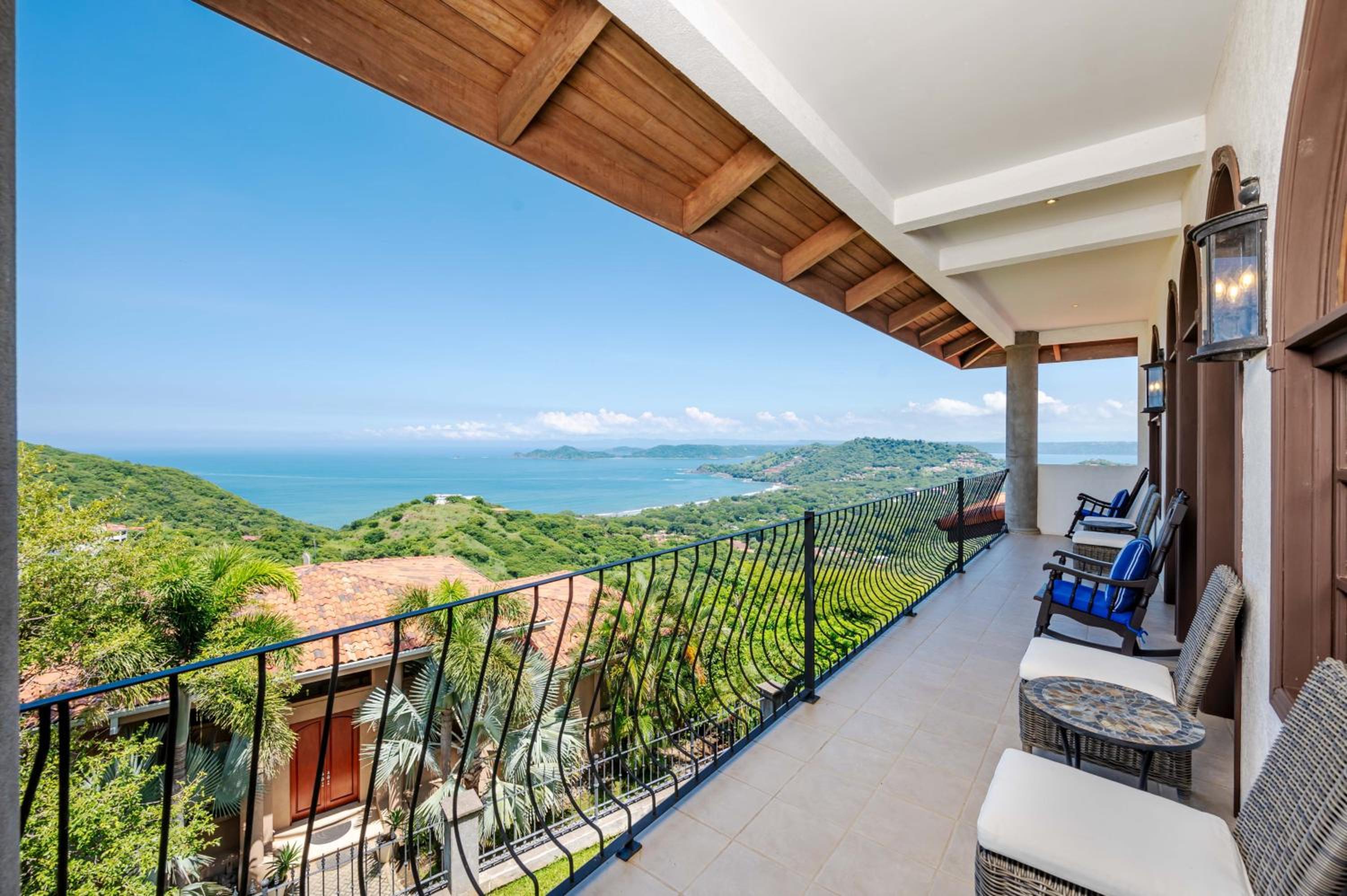 Casa Cole Top-of-the-World Villa w Pool Views